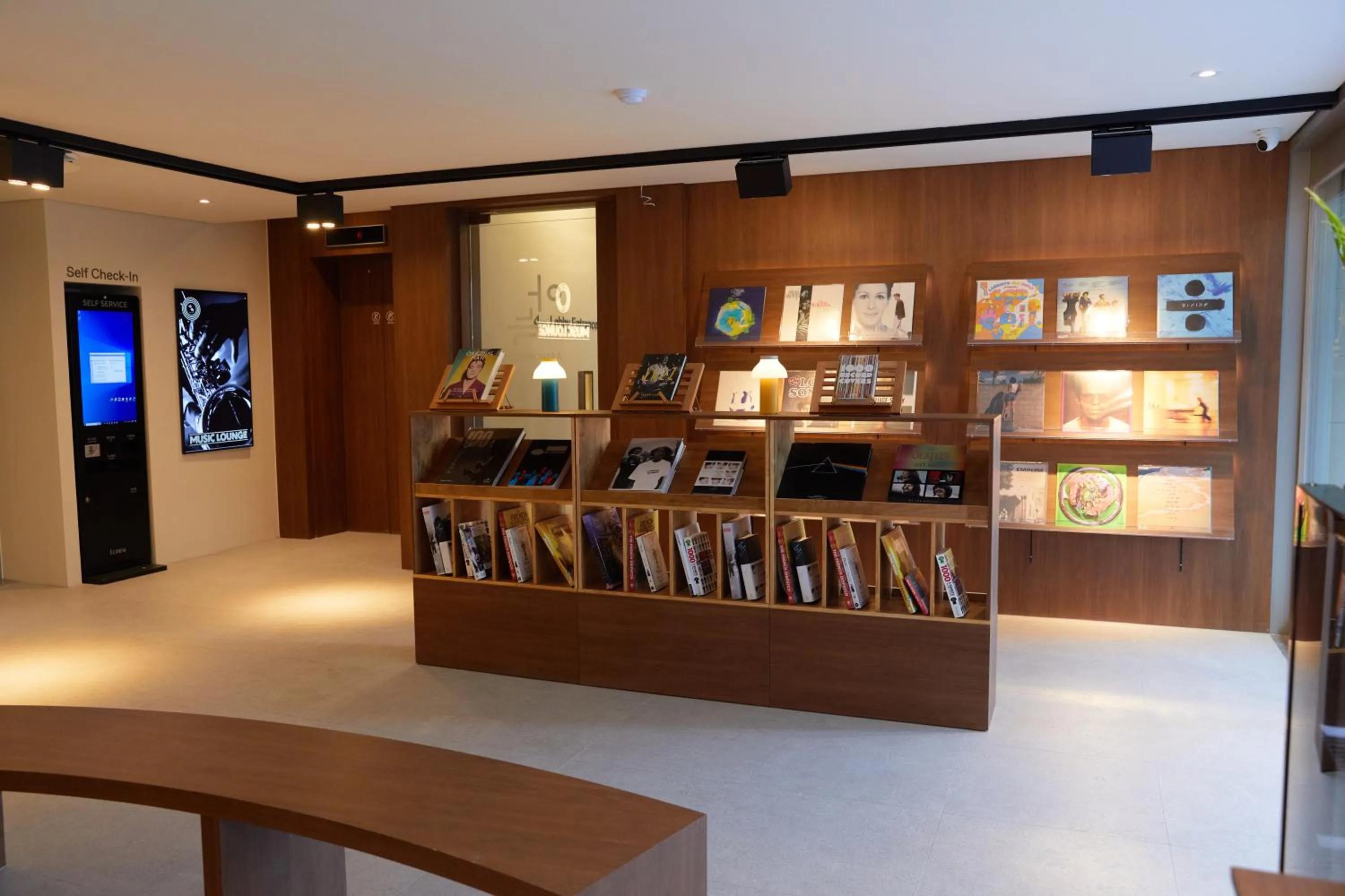 Library in Anook Hotel Suwon