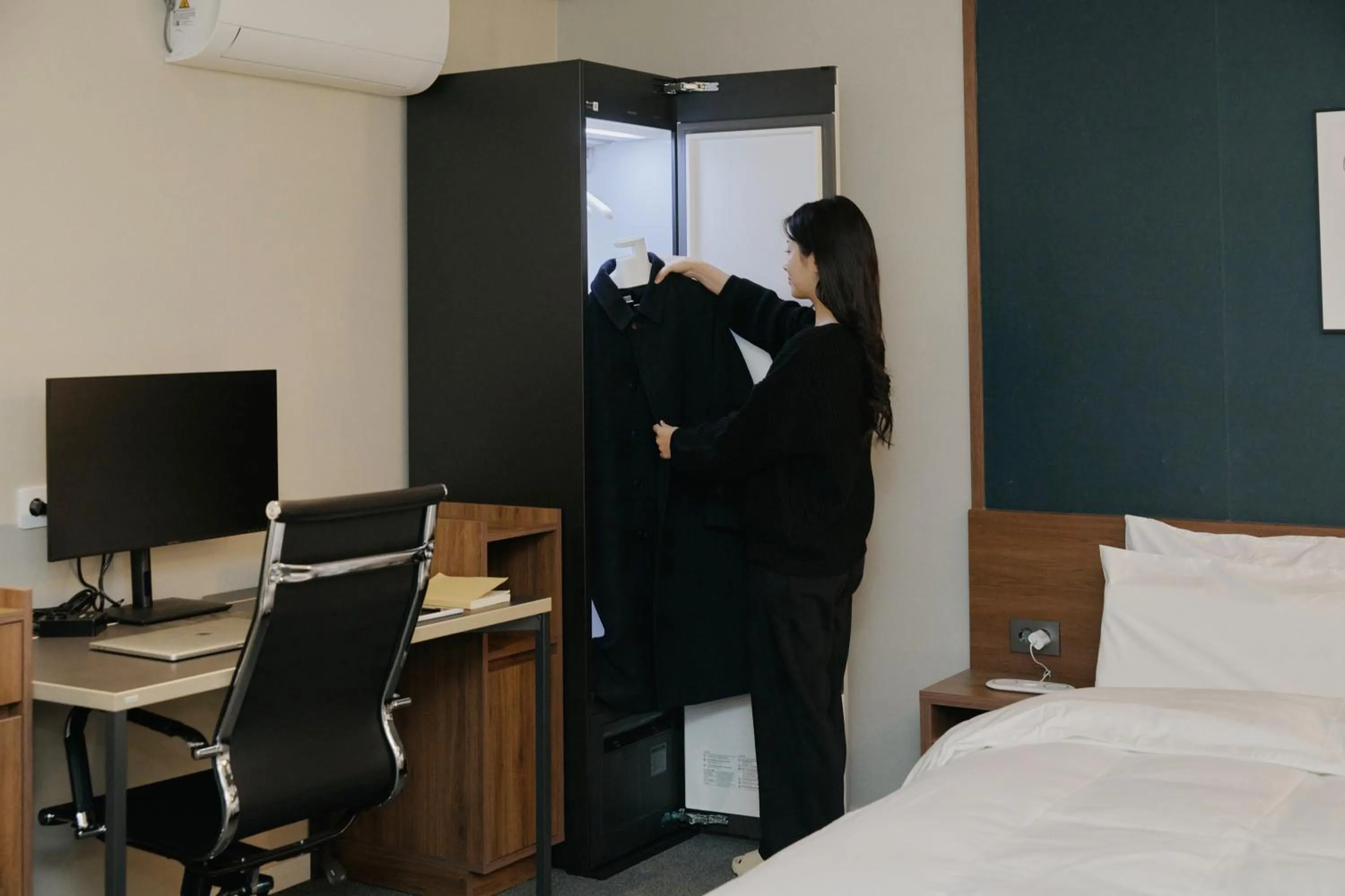 People, Bed in Anook Hotel Suwon