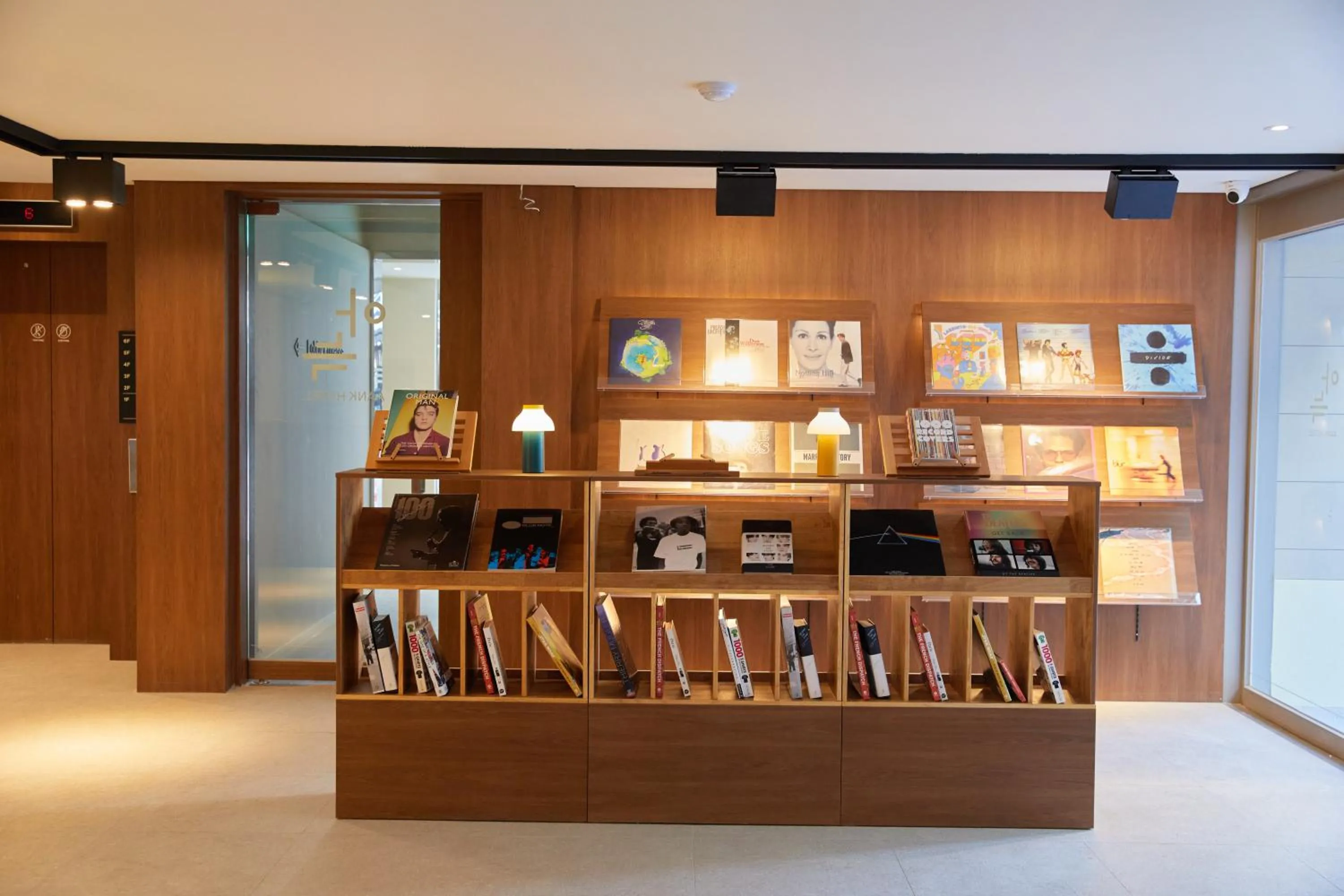 Library in Anook Hotel Suwon