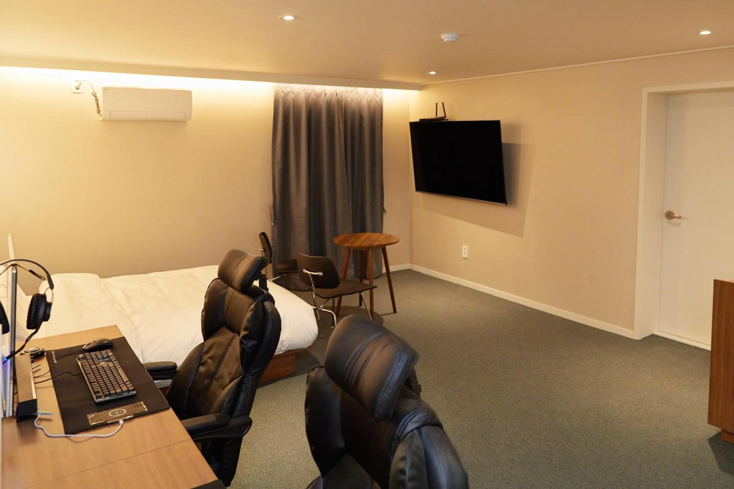 TV and multimedia in Anook Hotel Suwon