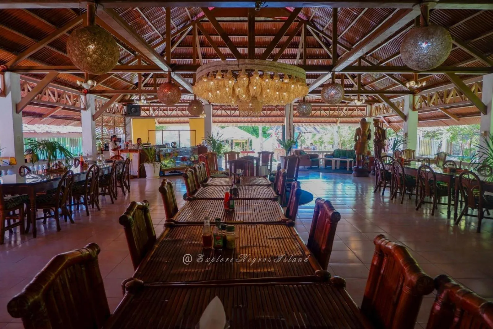 Restaurant/places to eat in Whispering Palms Island Resort