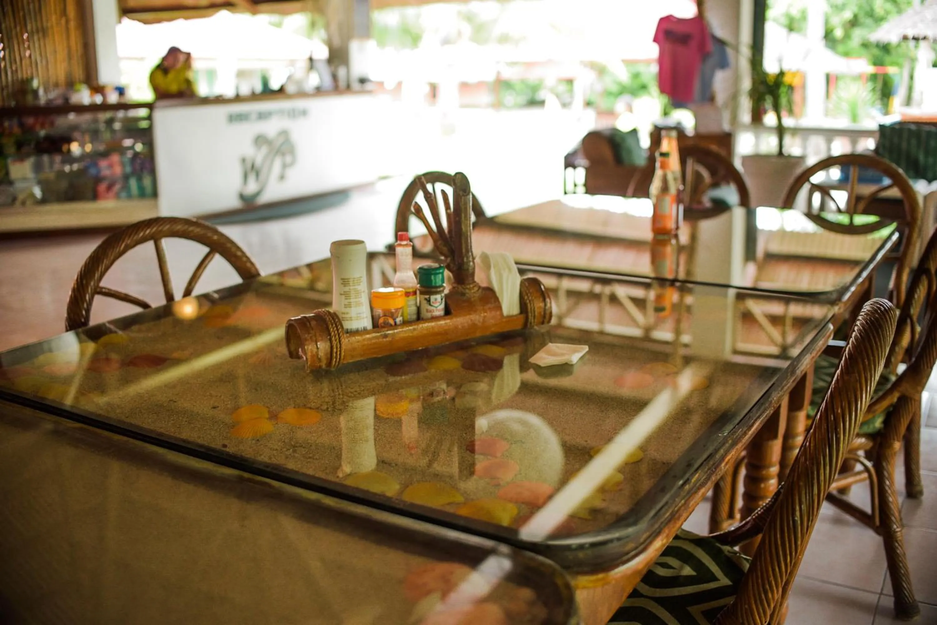 Restaurant/places to eat in Whispering Palms Island Resort