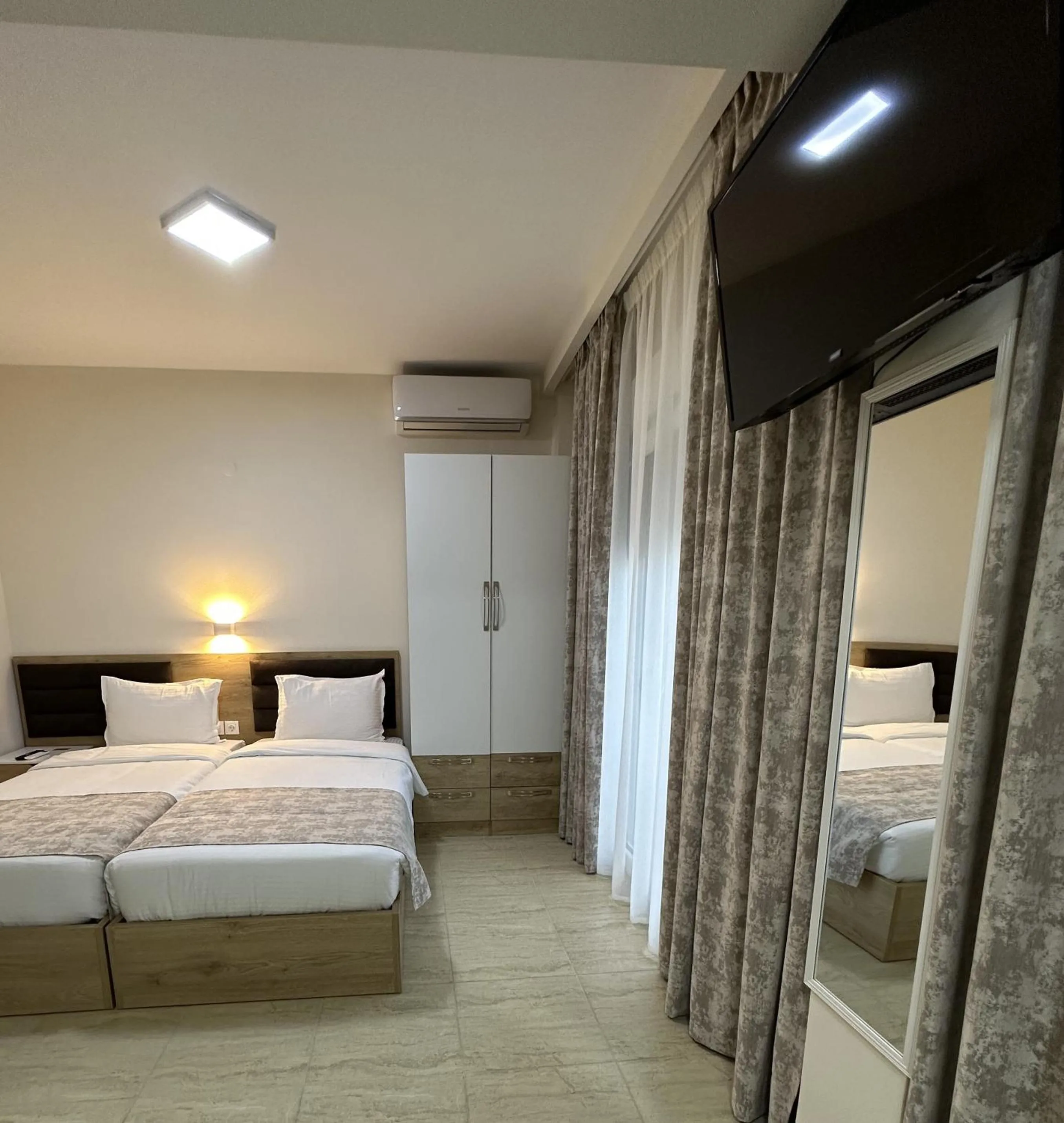 Photo of the whole room, Bed in Navarino Luxe Suites