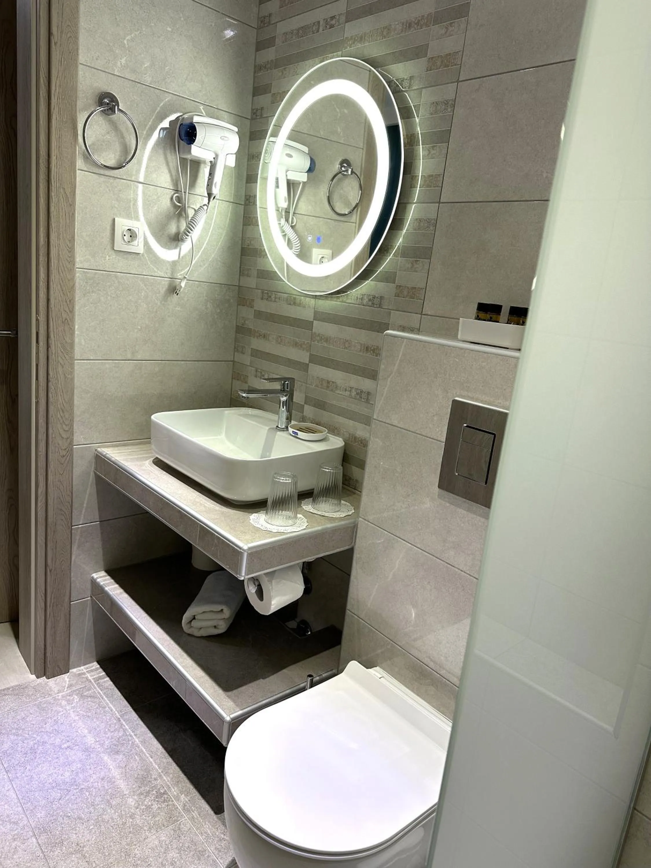 Toilet in Navarino Luxe Suites