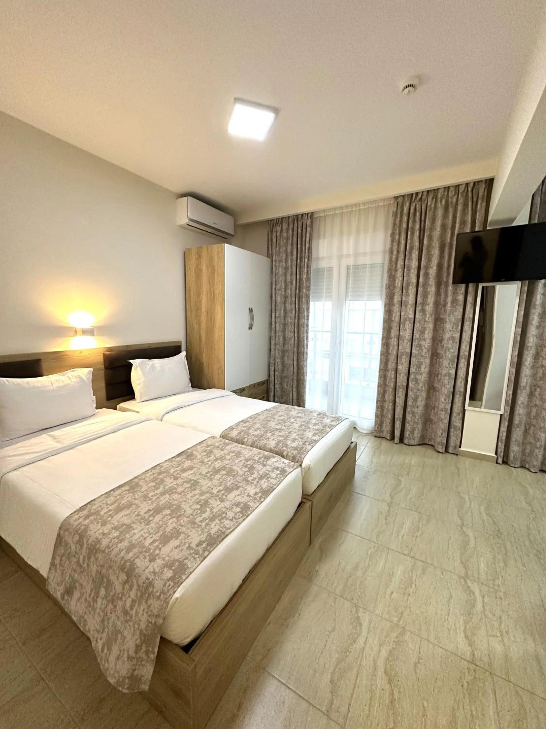 Photo of the whole room, Bed in Navarino Luxe Suites