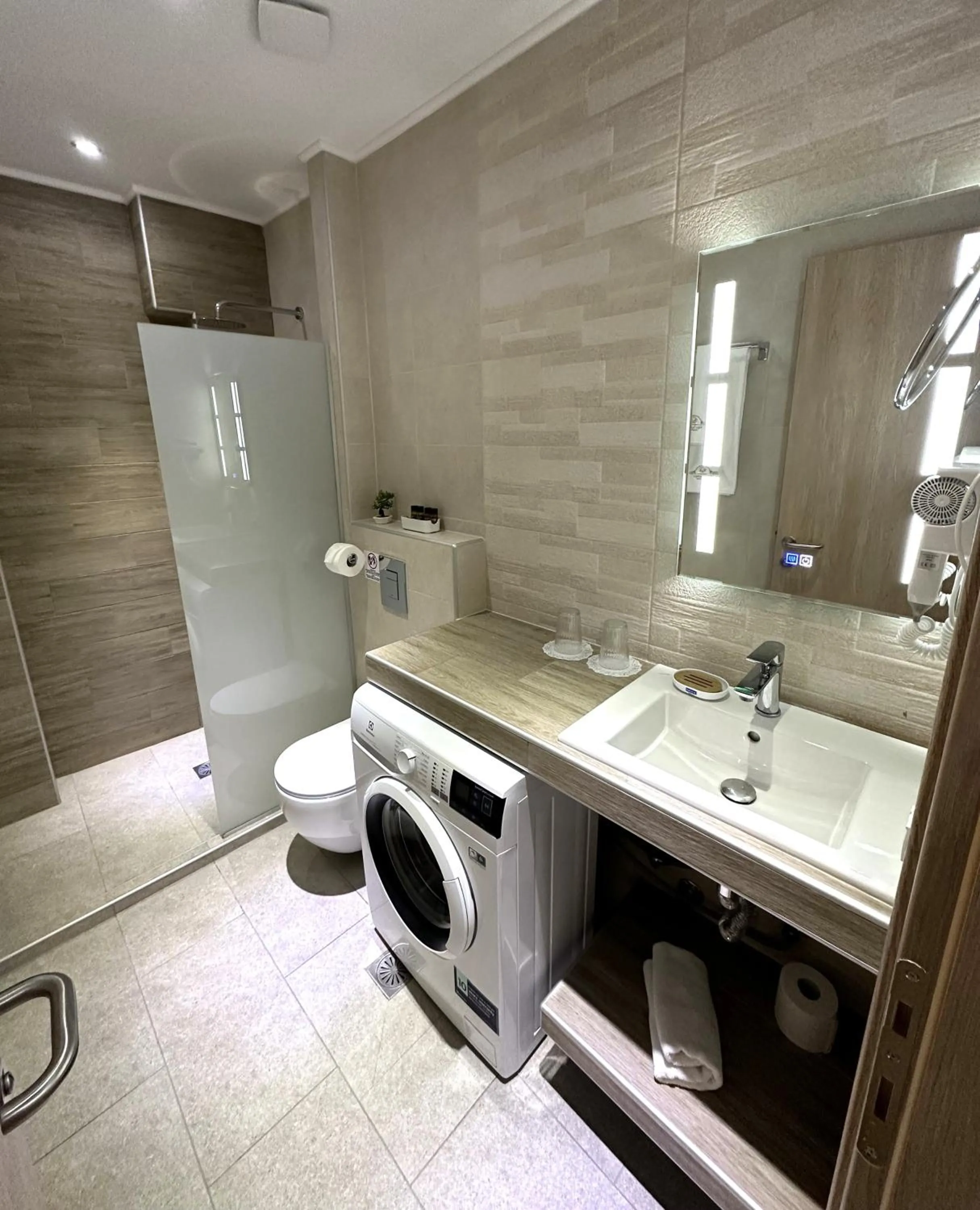 Shower in Navarino Luxe Suites