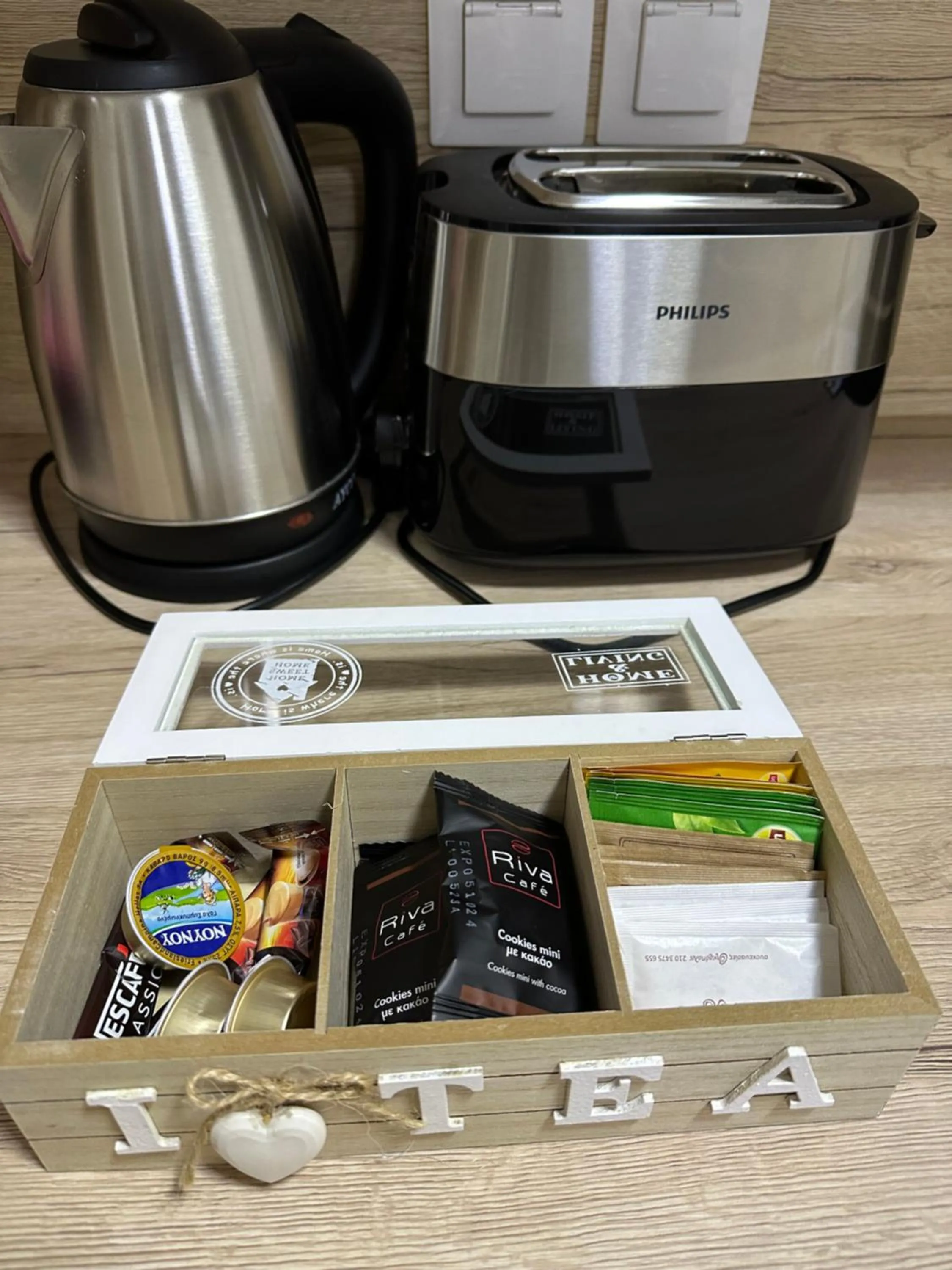 Coffee/tea facilities in Navarino Luxe Suites