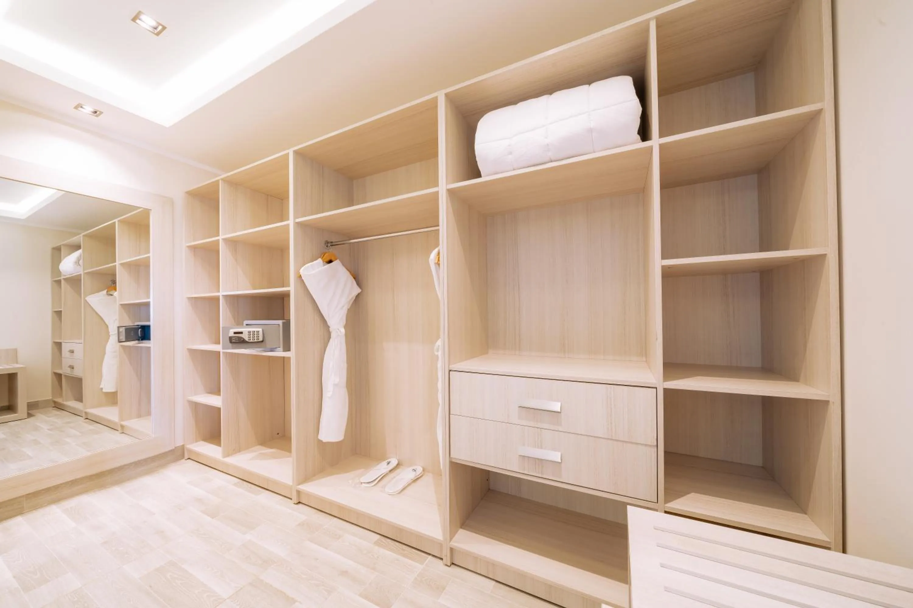 wardrobe in SIRENA BEACH RESORT & SPA