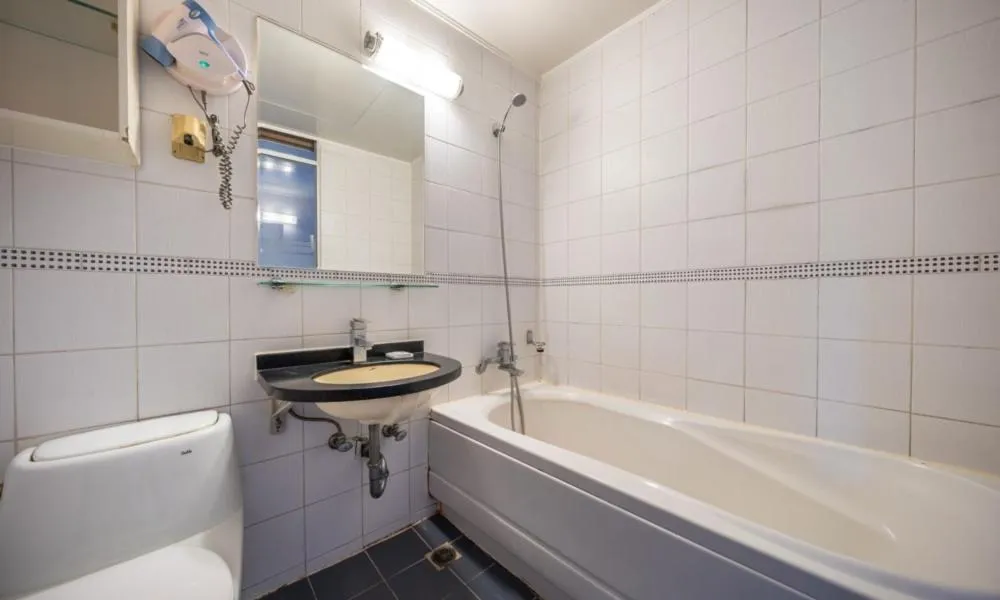 Shower in Ansan Seowon Tourist Hotel