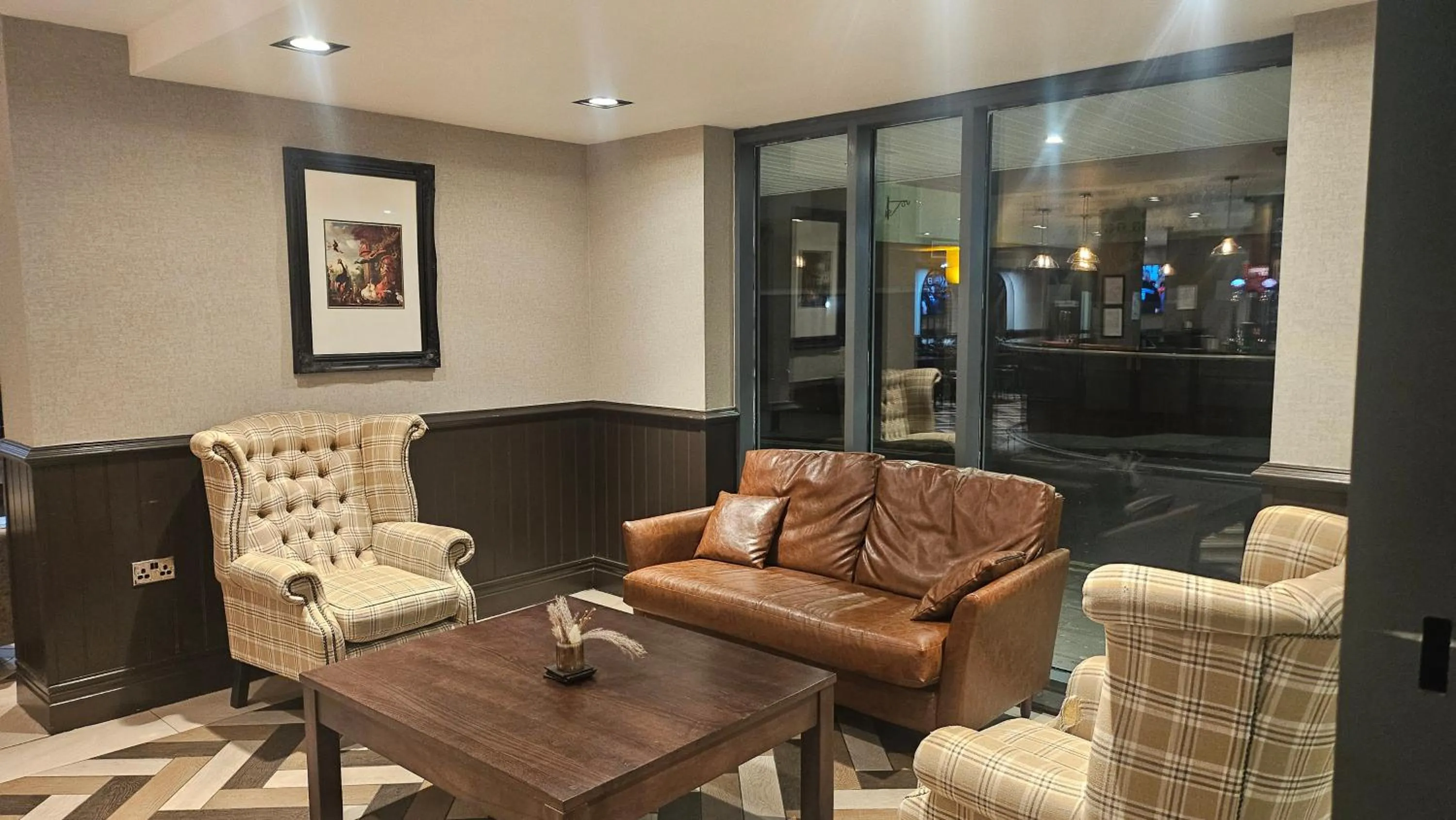 Lounge or bar in Mercure Darlington King's Hotel