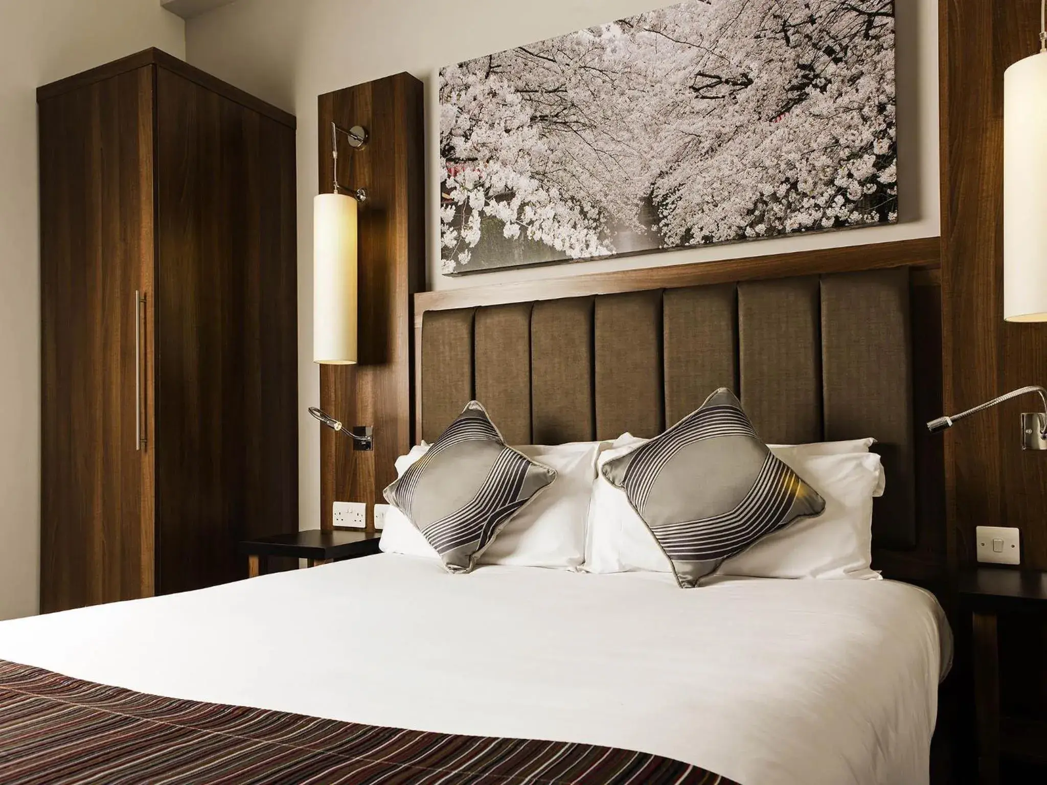 Property building, Bed in Mercure Darlington King's Hotel Property building, Bed in Mercure Darlington King's Hotel