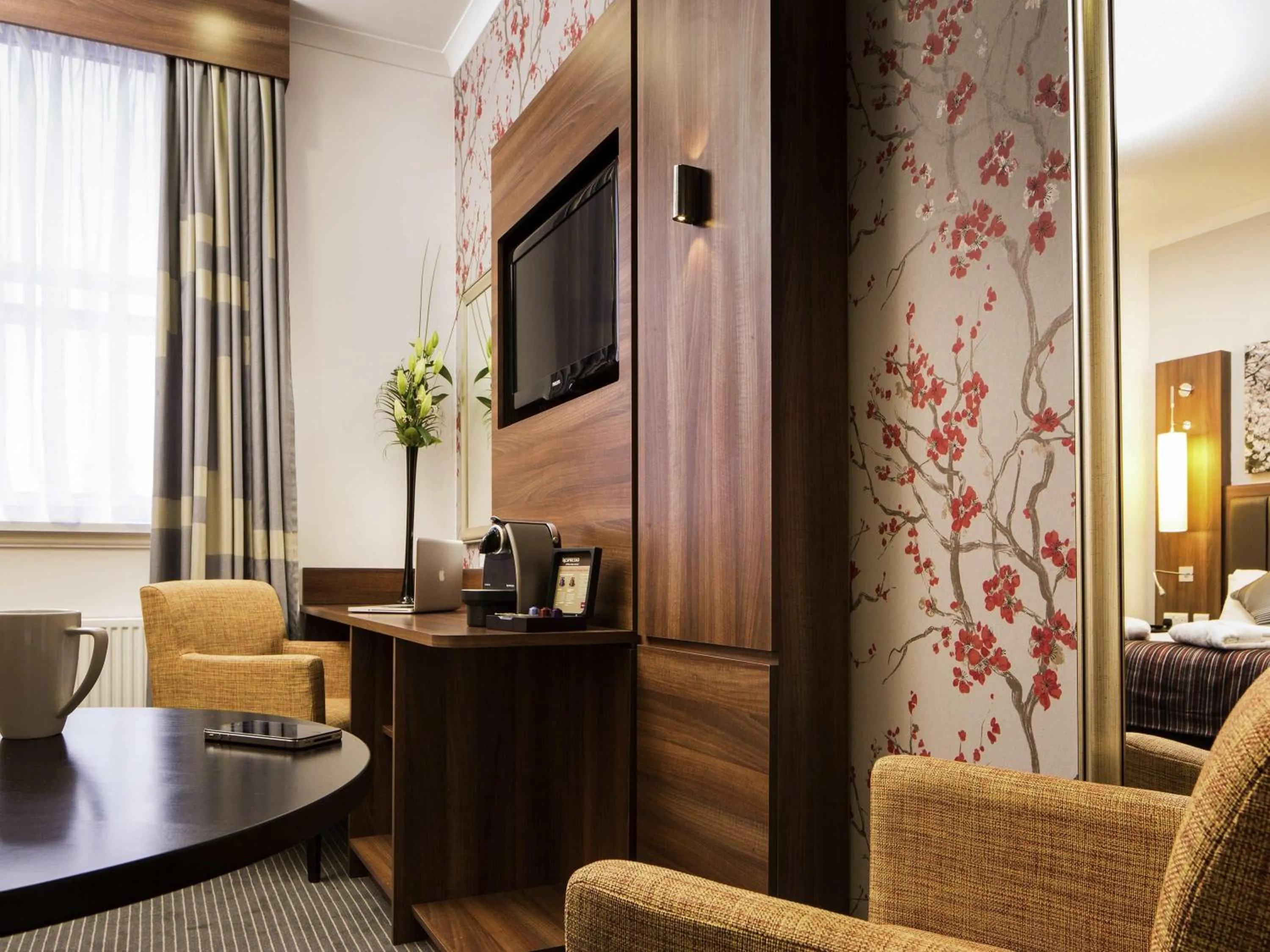 Bedroom in Mercure Darlington King's Hotel