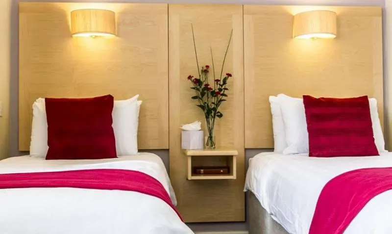 Twin Room in Cambridge Hotel Waterfront