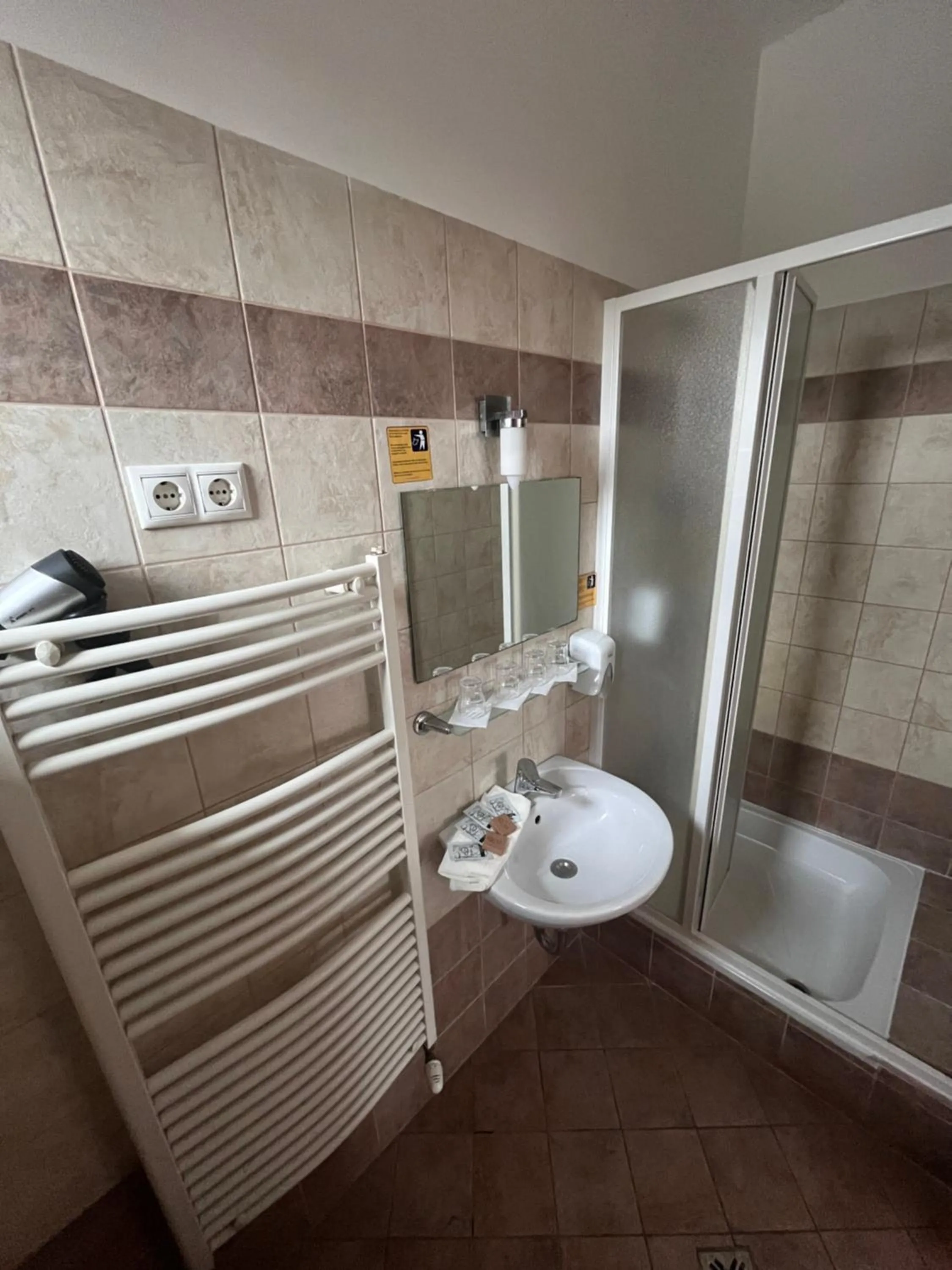 Toilet in Hotel Rose City