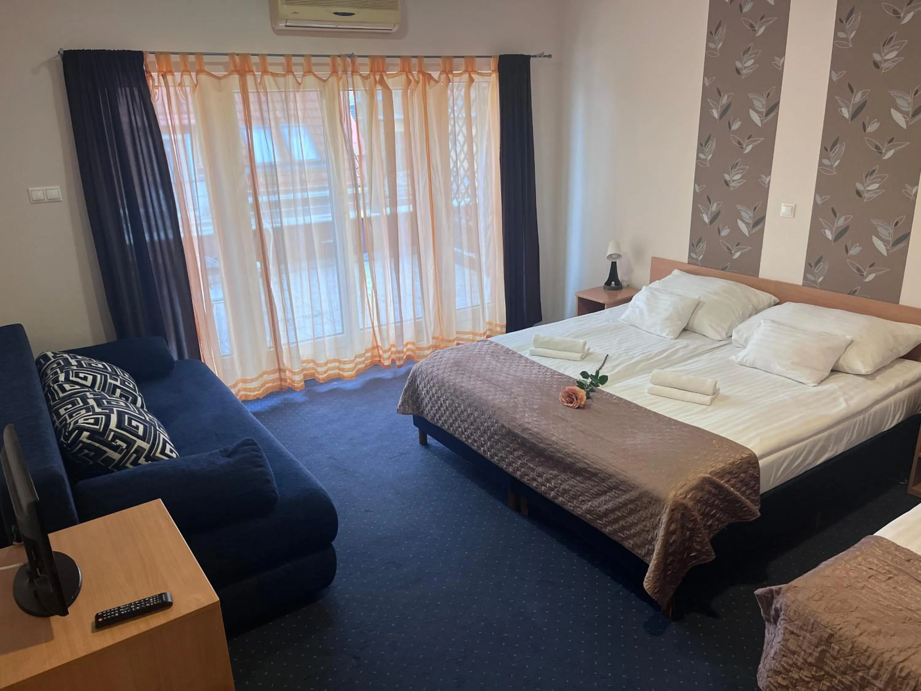 Bed in Hotel Rose City