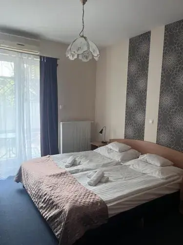 Standard Double or Twin Room in Hotel Rose City Standard Double or Twin Room in Hotel Rose City