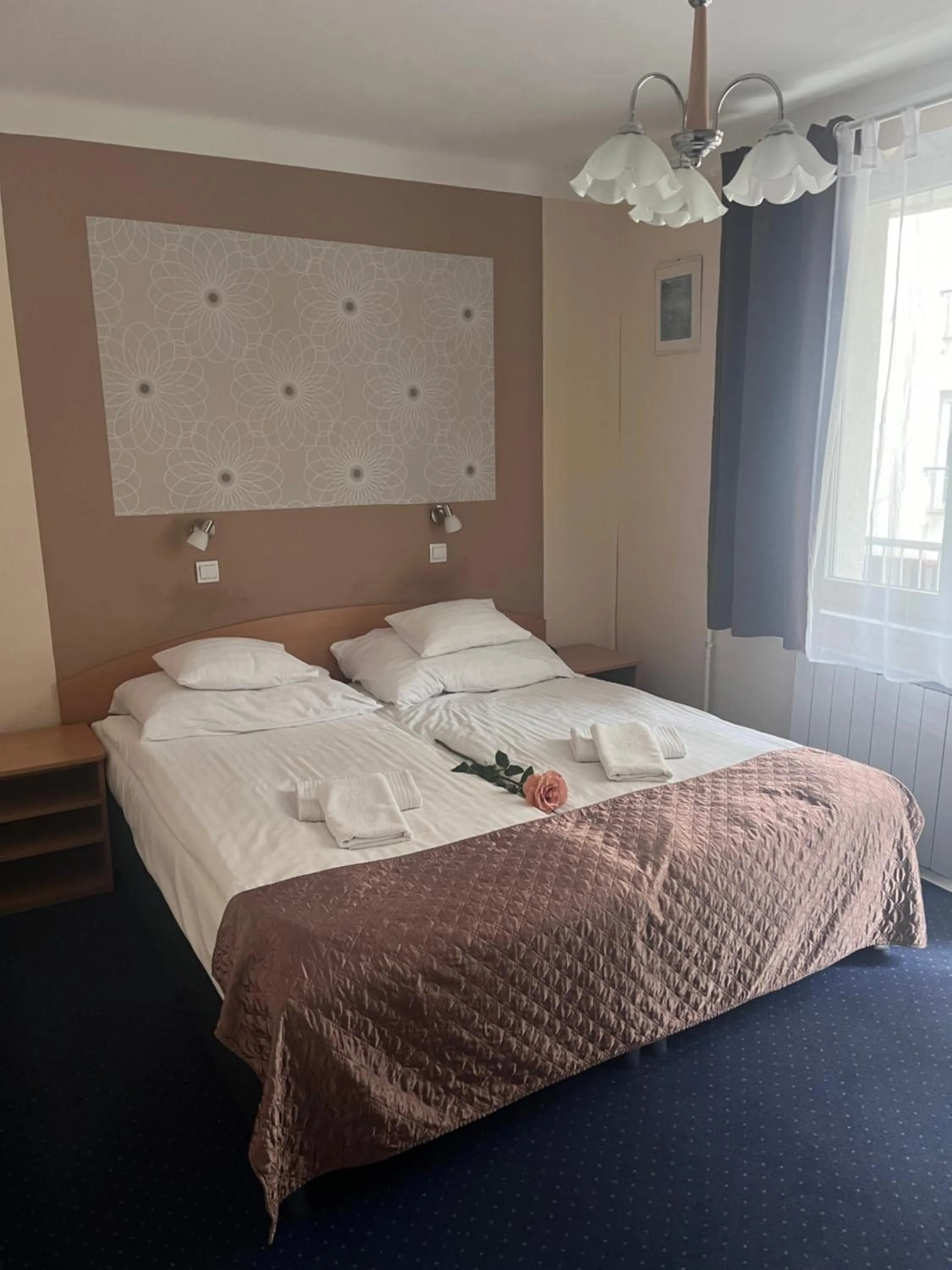 Bed in Hotel Rose City