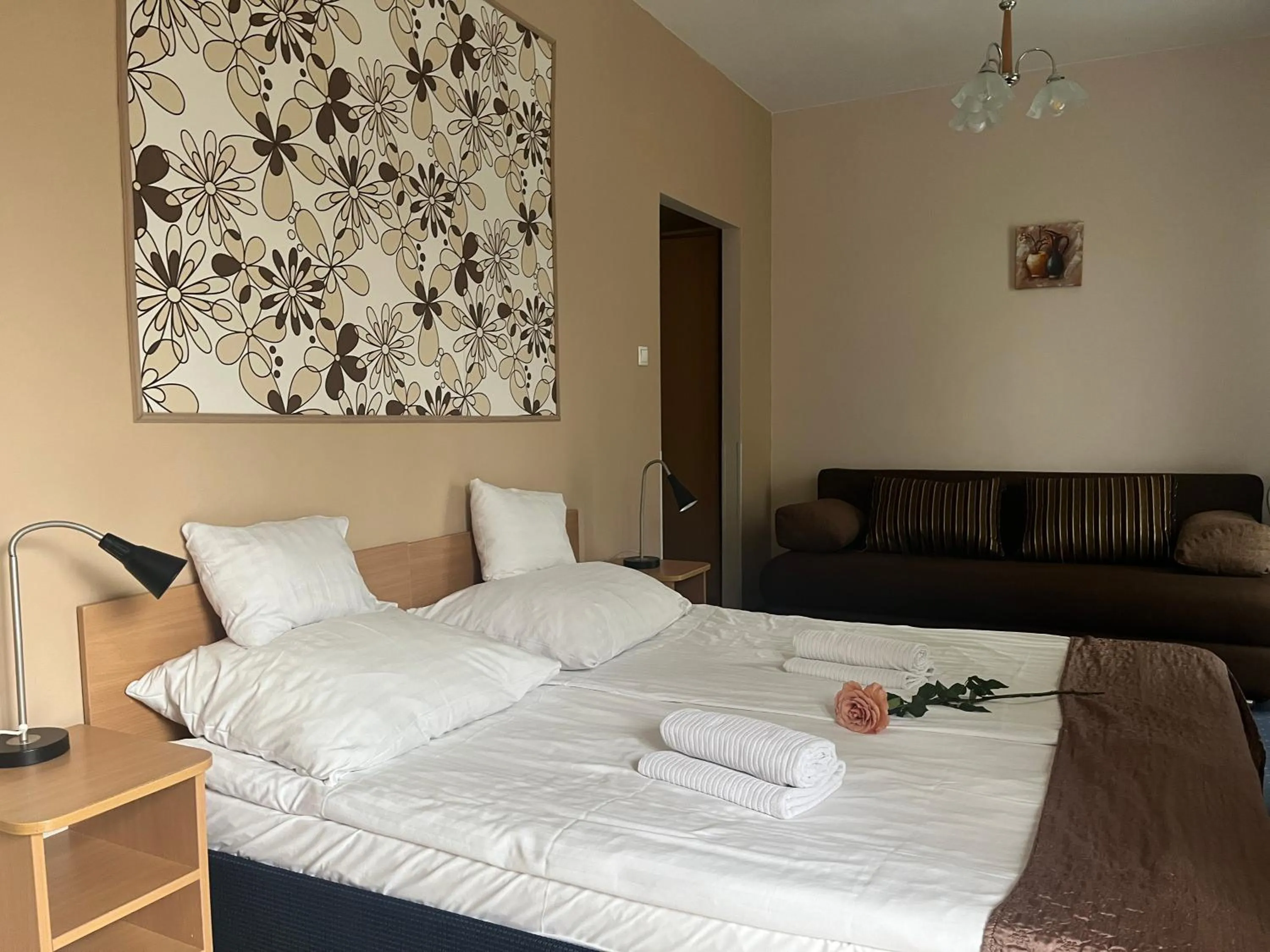 Photo of the whole room, Bed in Hotel Rose City