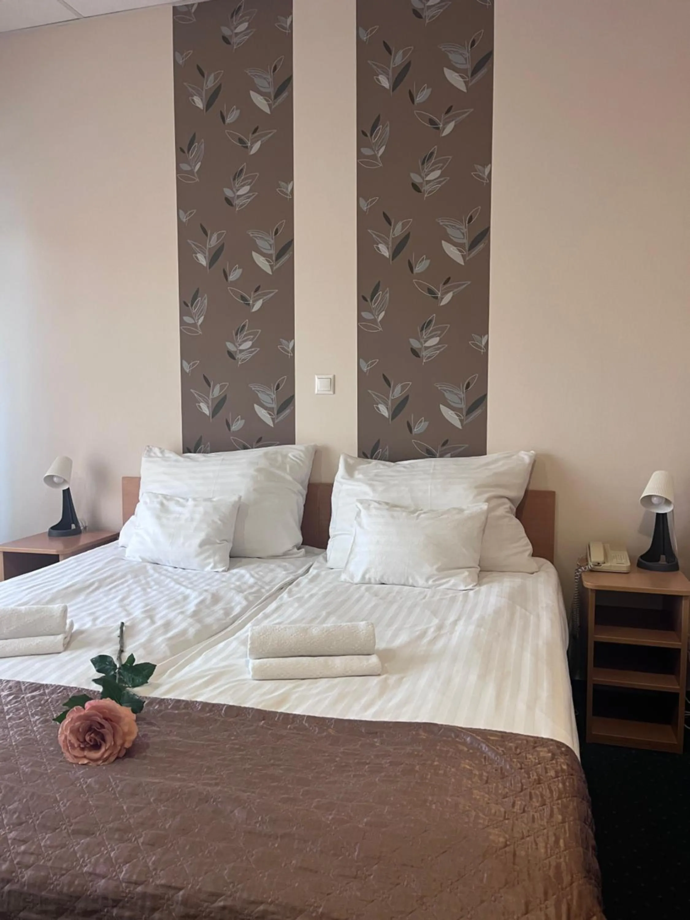 Bed in Hotel Rose City