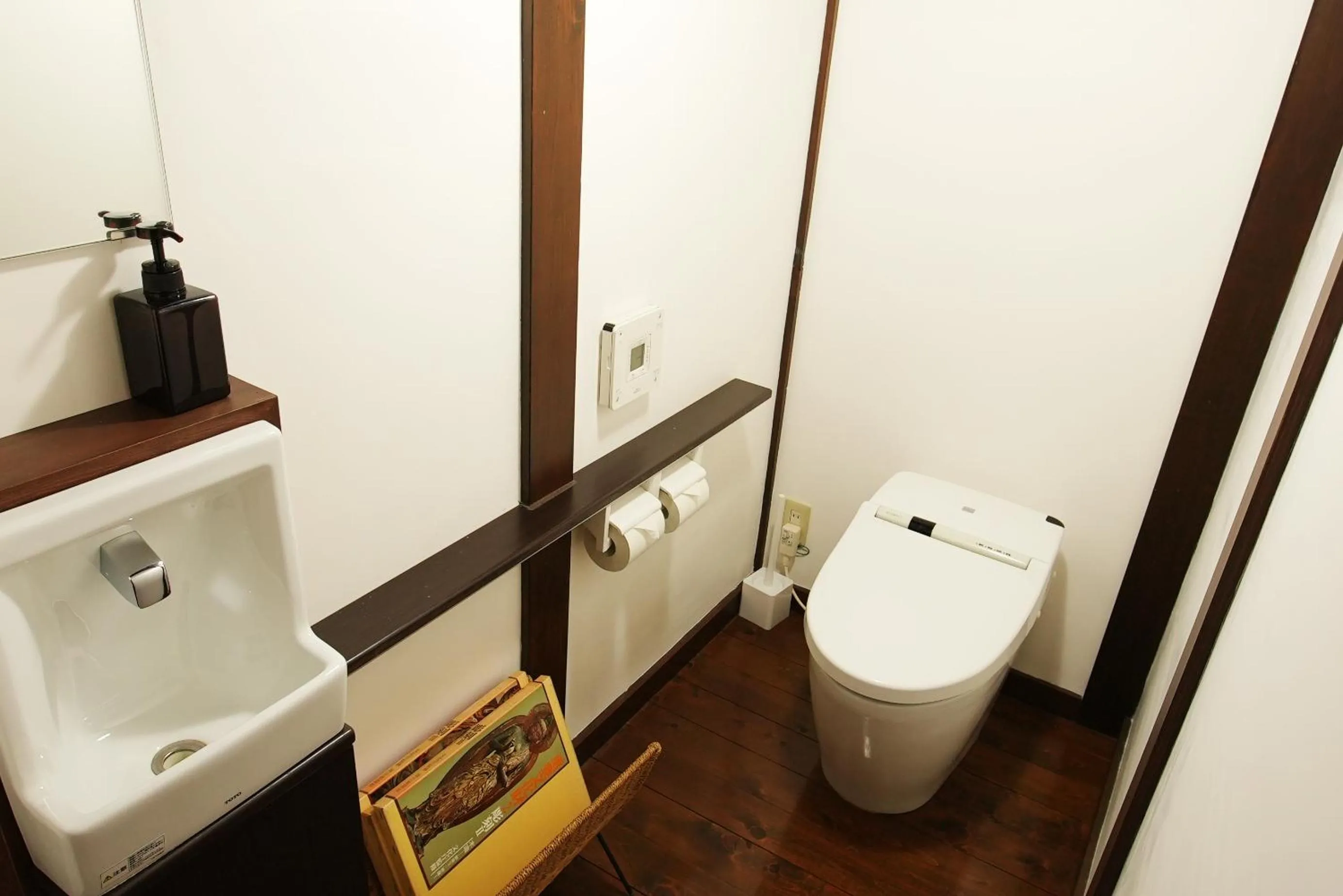 Toilet in KAMIYASHIKI Private Hotel - Self Check-in Only