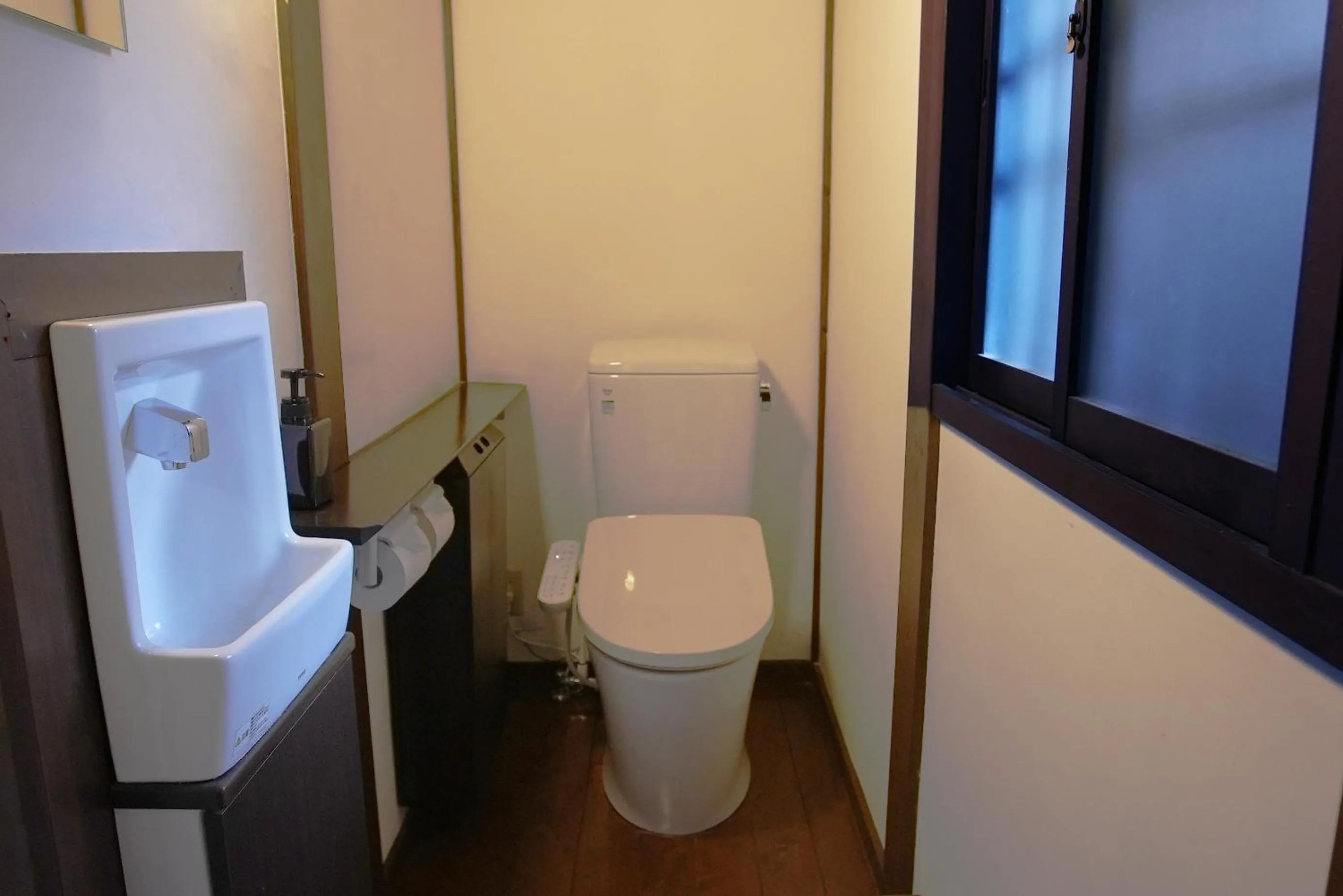 Toilet in KAMIYASHIKI Private Hotel - Self Check-in Only