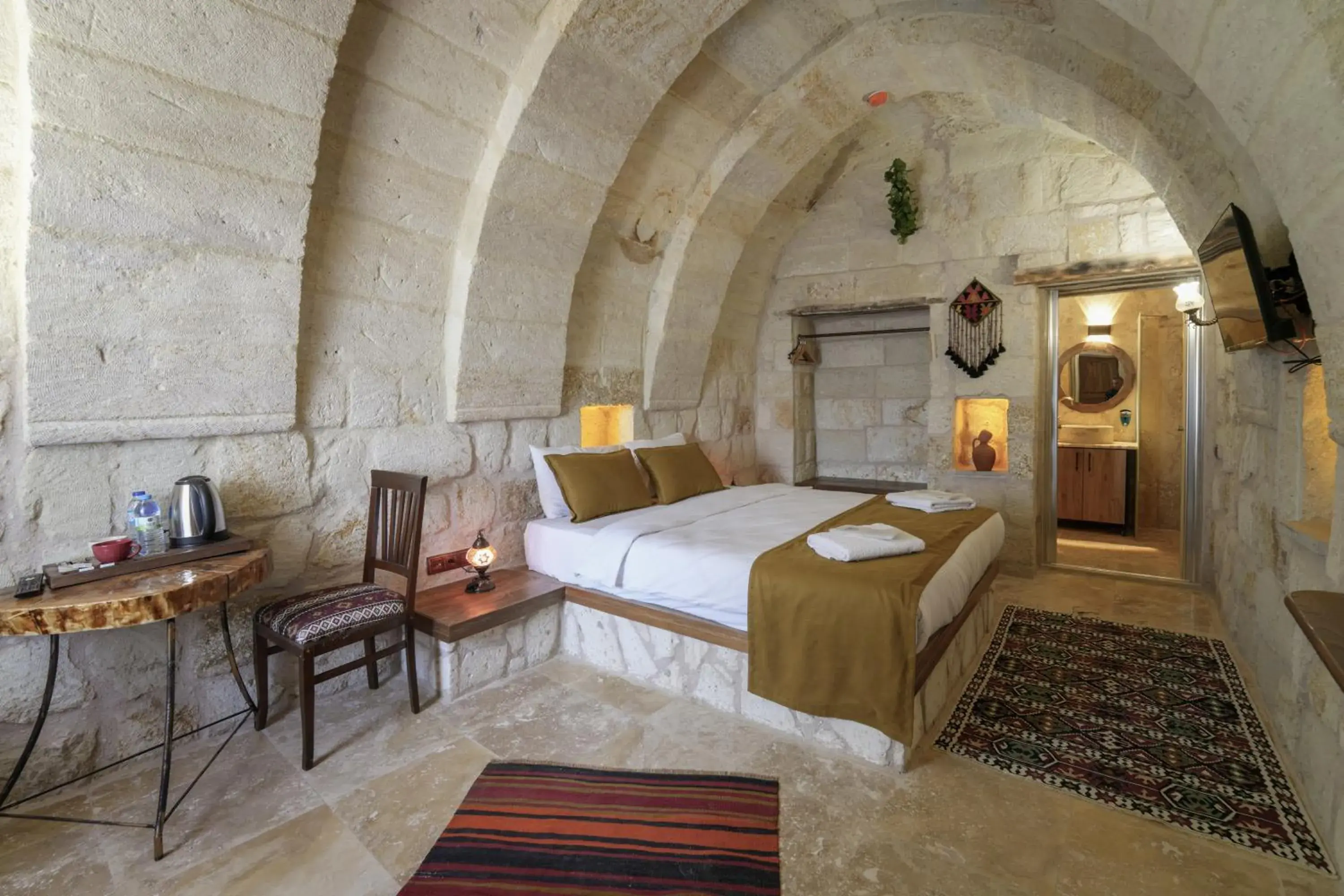 Deluxe Double Room with Bath in By Yüksel Cave Deluxe Double Room with Bath in By Yüksel Cave