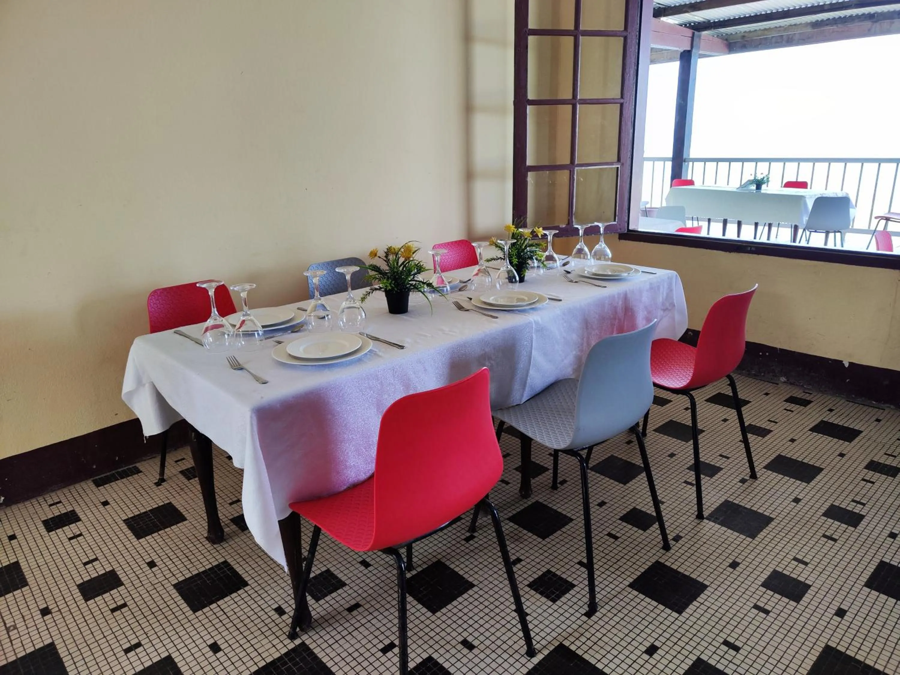 Restaurant/places to eat in HOTEL DE L'OCEAN KRIBI