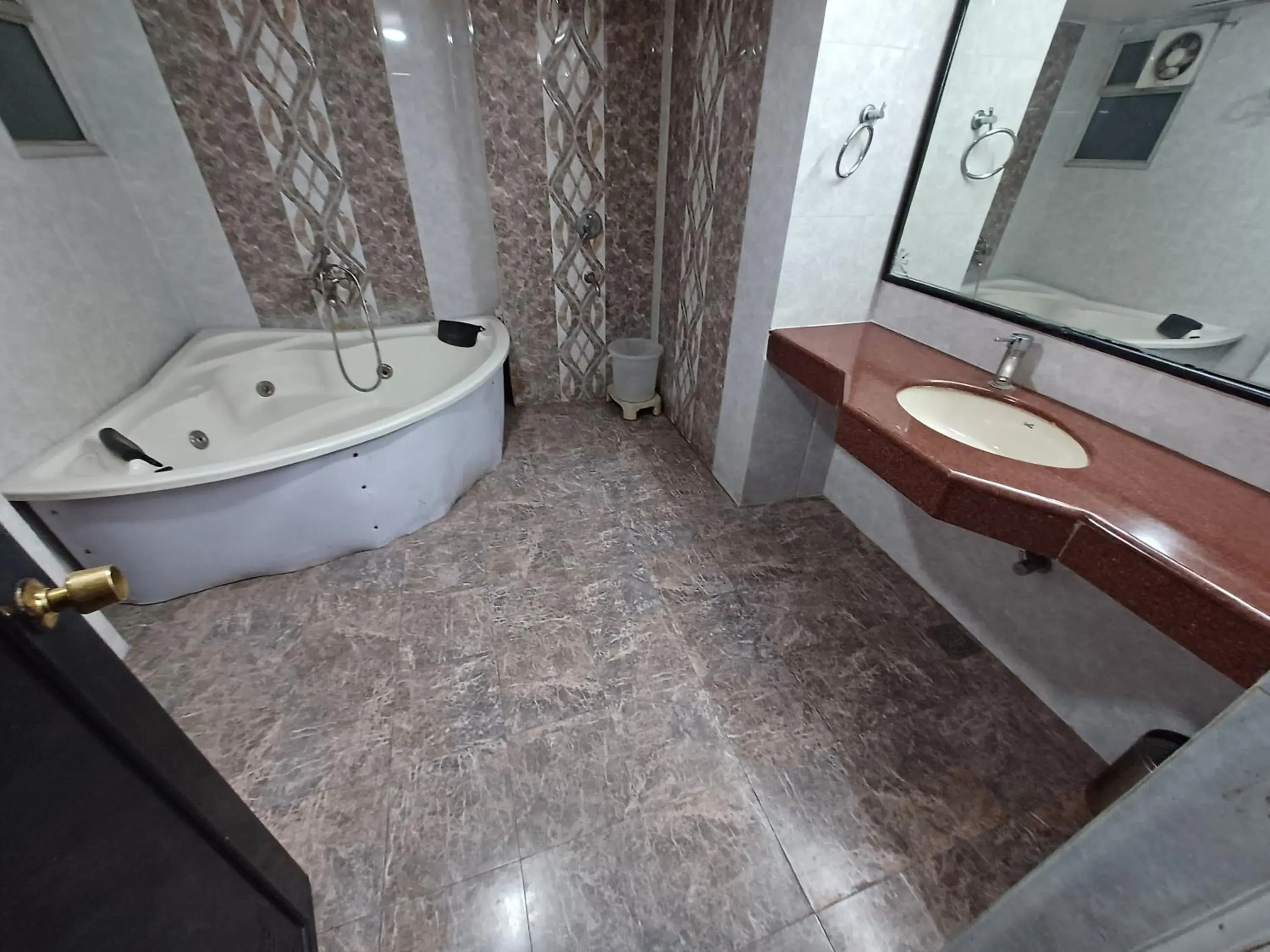 Bathroom in Hotel Maya international Bathroom in Hotel Maya international