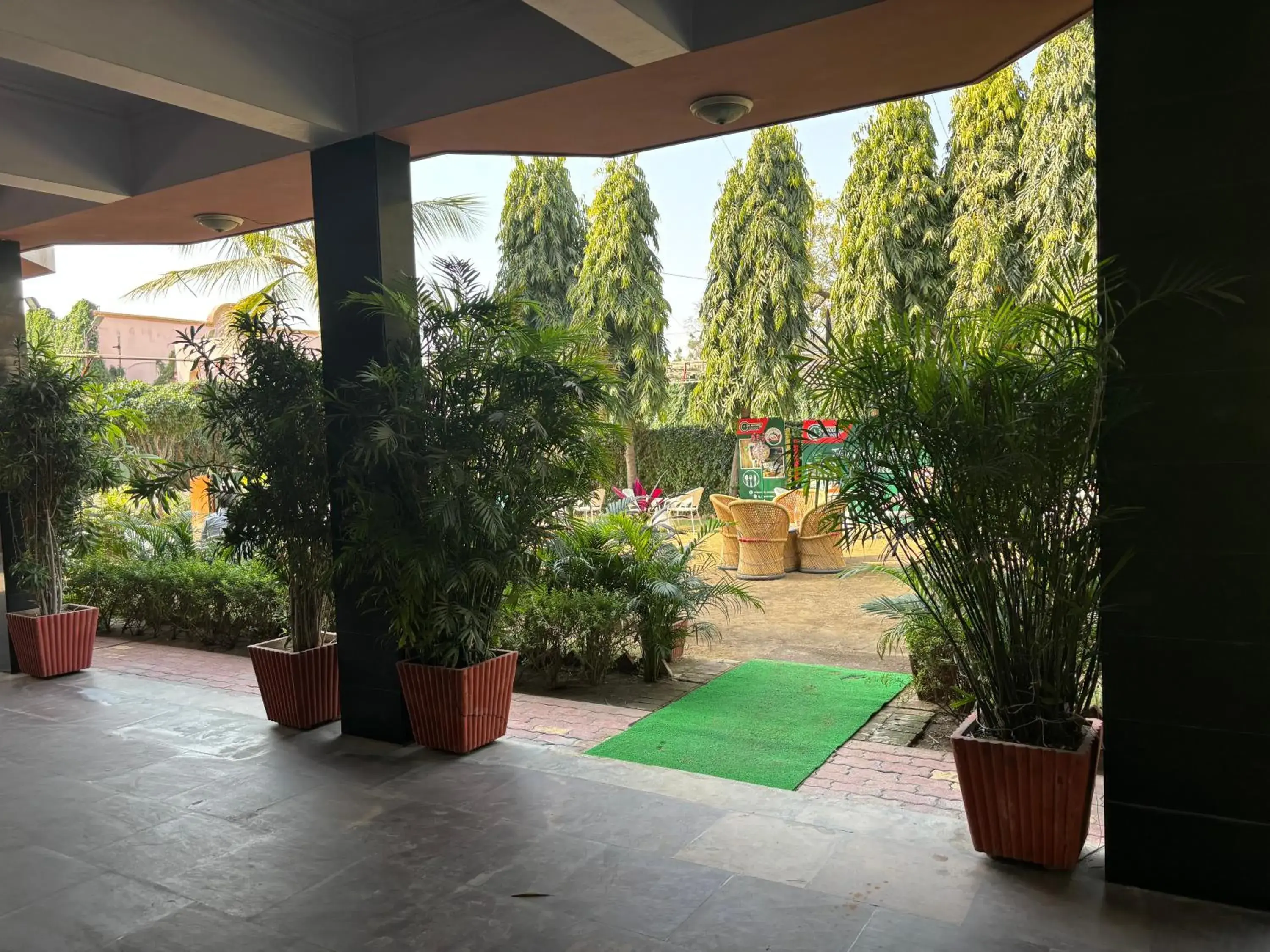 Restaurant/places to eat in Hotel Maya international Restaurant/places to eat in Hotel Maya international