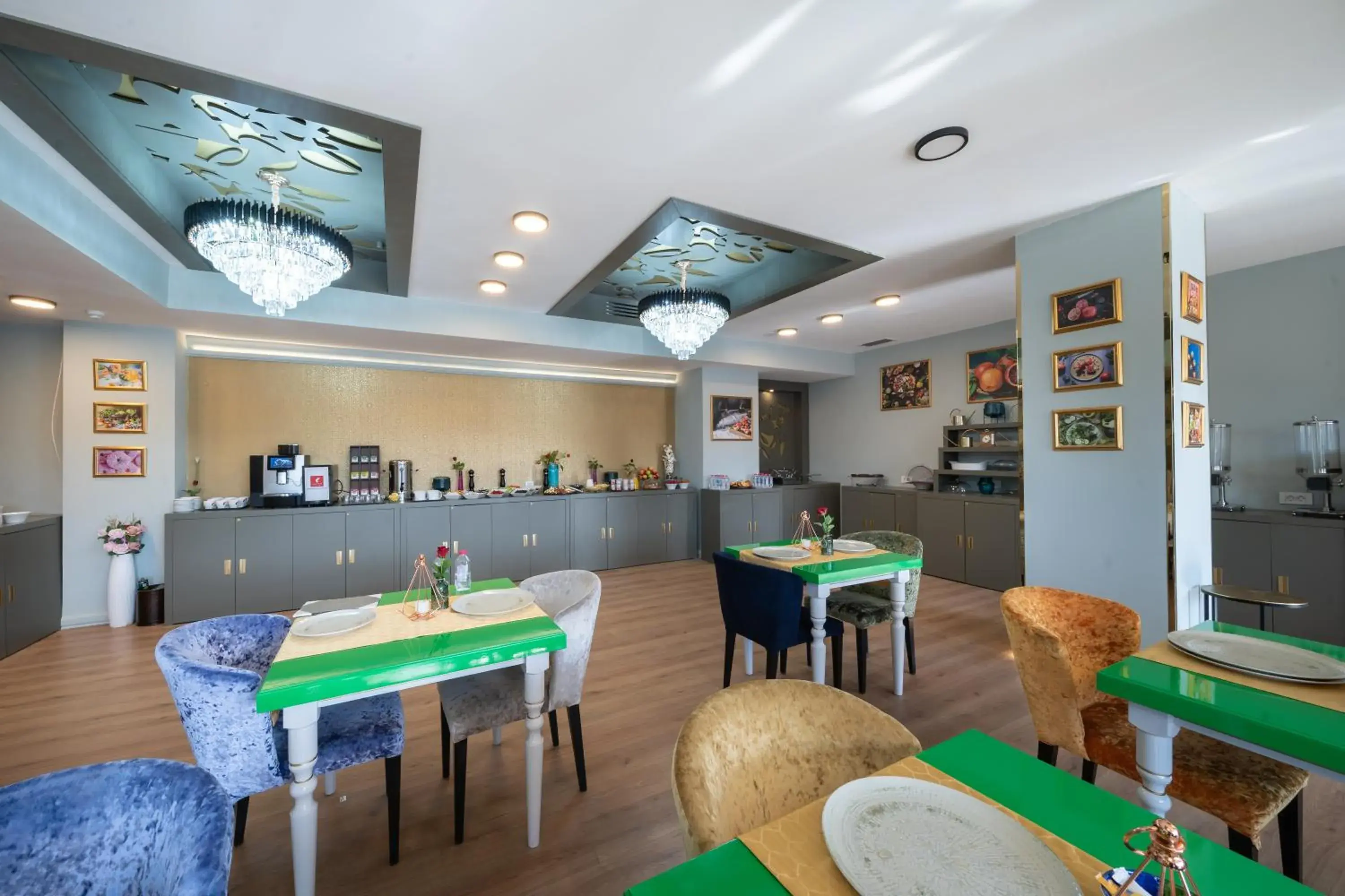 Restaurant/places to eat in Phoenicia Comfort Hotel Restaurant/places to eat in Phoenicia Comfort Hotel