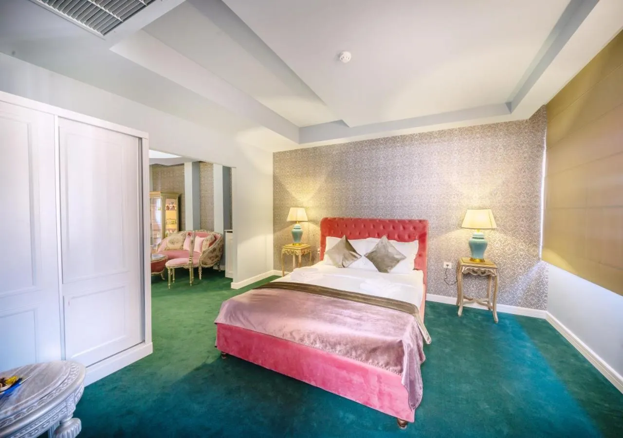 Bed in Phoenicia Comfort Hotel