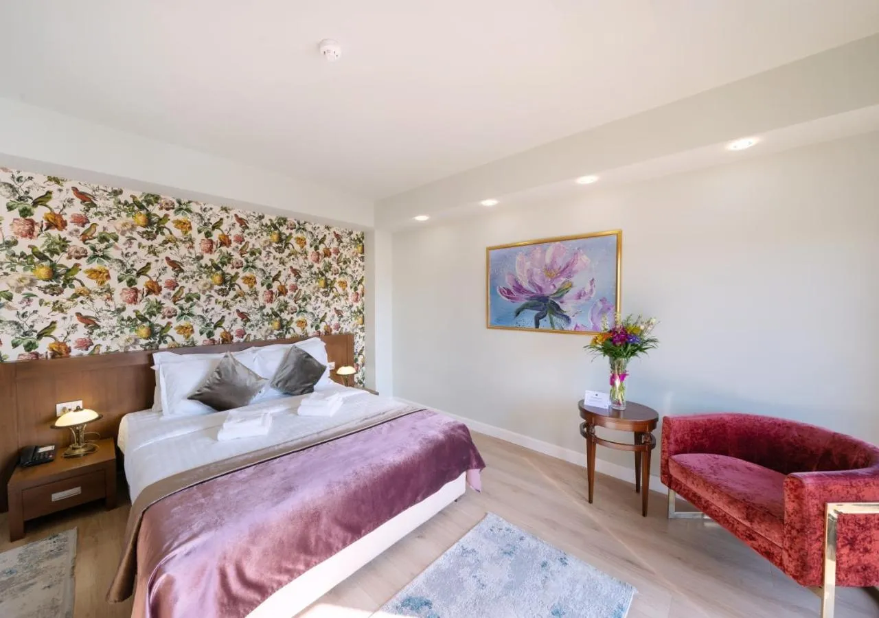 Bed in Phoenicia Comfort Hotel