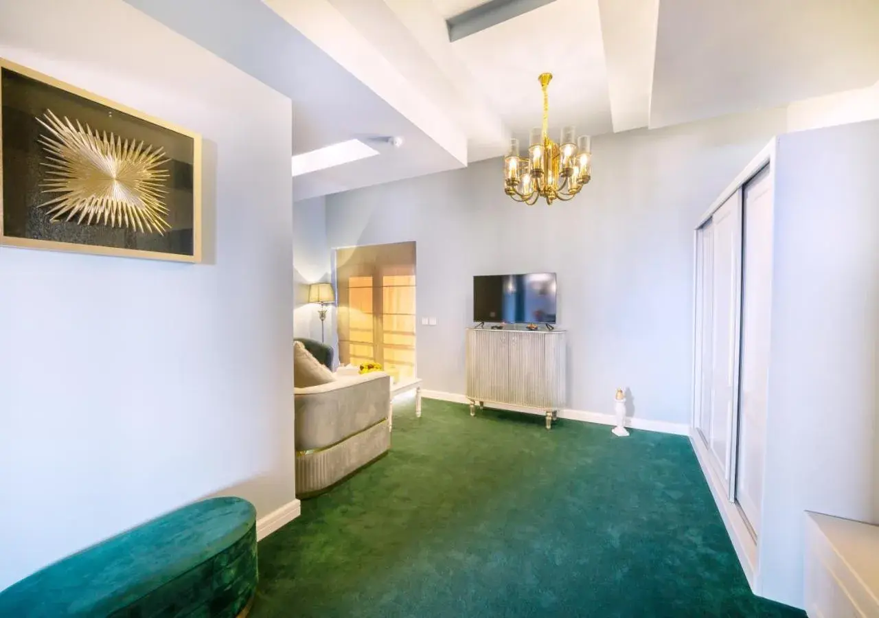 wardrobe, Bed in Phoenicia Comfort Hotel wardrobe, Bed in Phoenicia Comfort Hotel