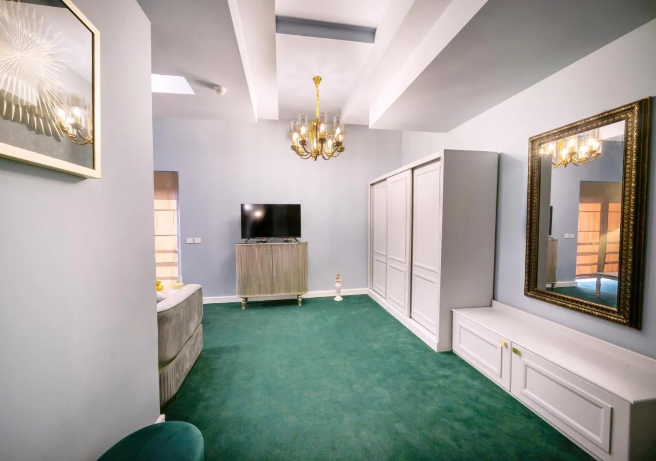 wardrobe in Phoenicia Comfort Hotel