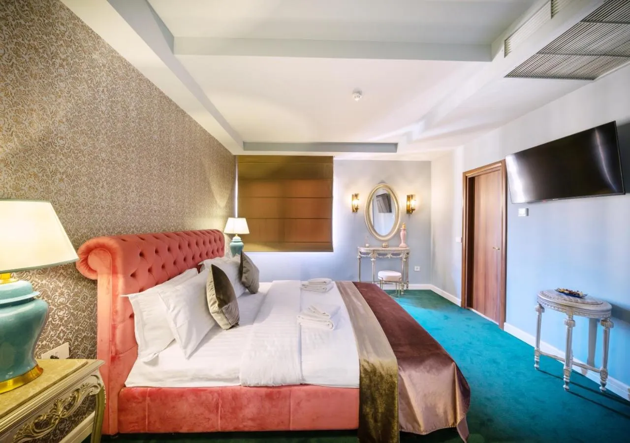 Bed in Phoenicia Comfort Hotel