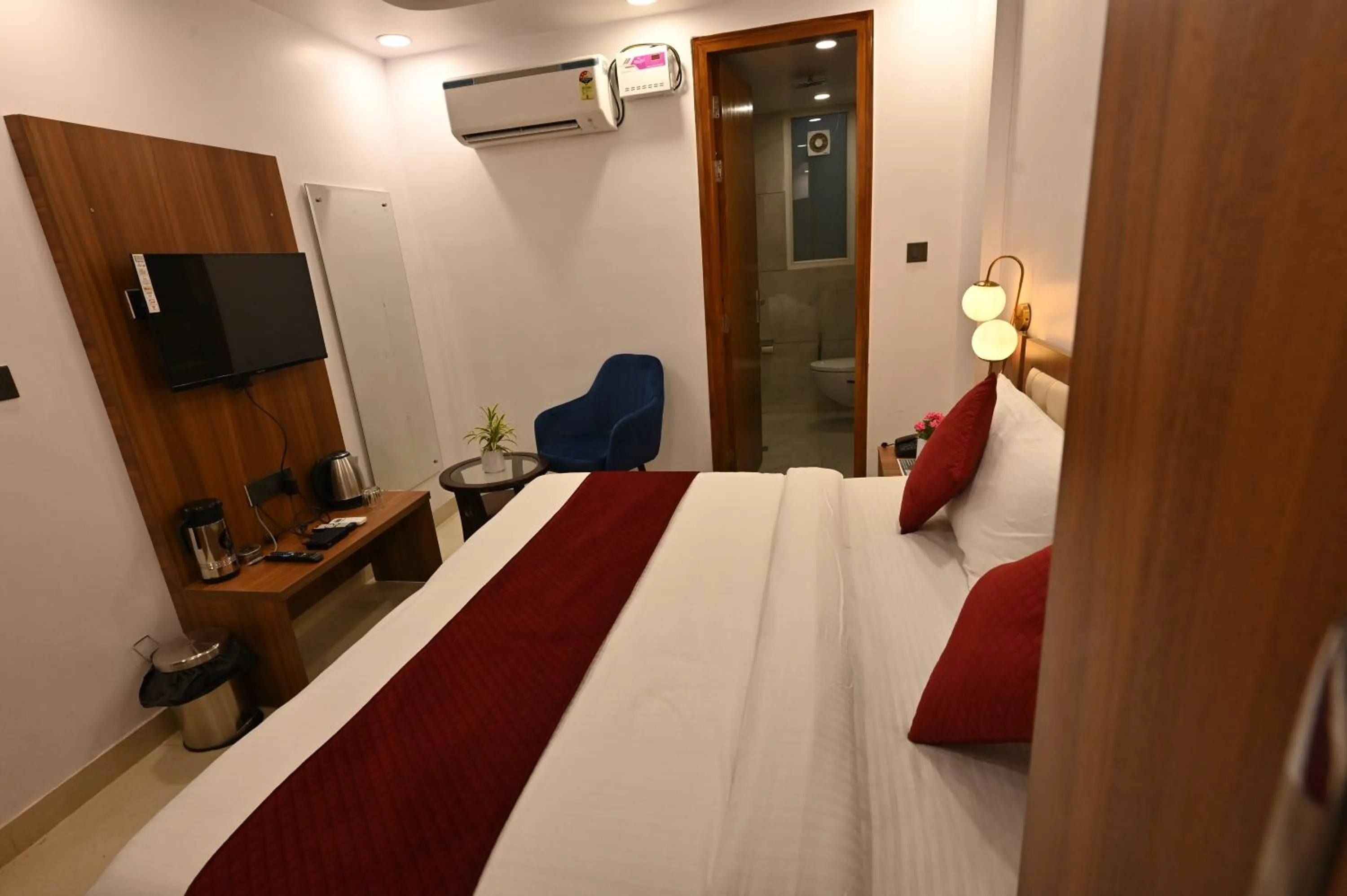 Bed in Hotel Down Town Paschim Vihar