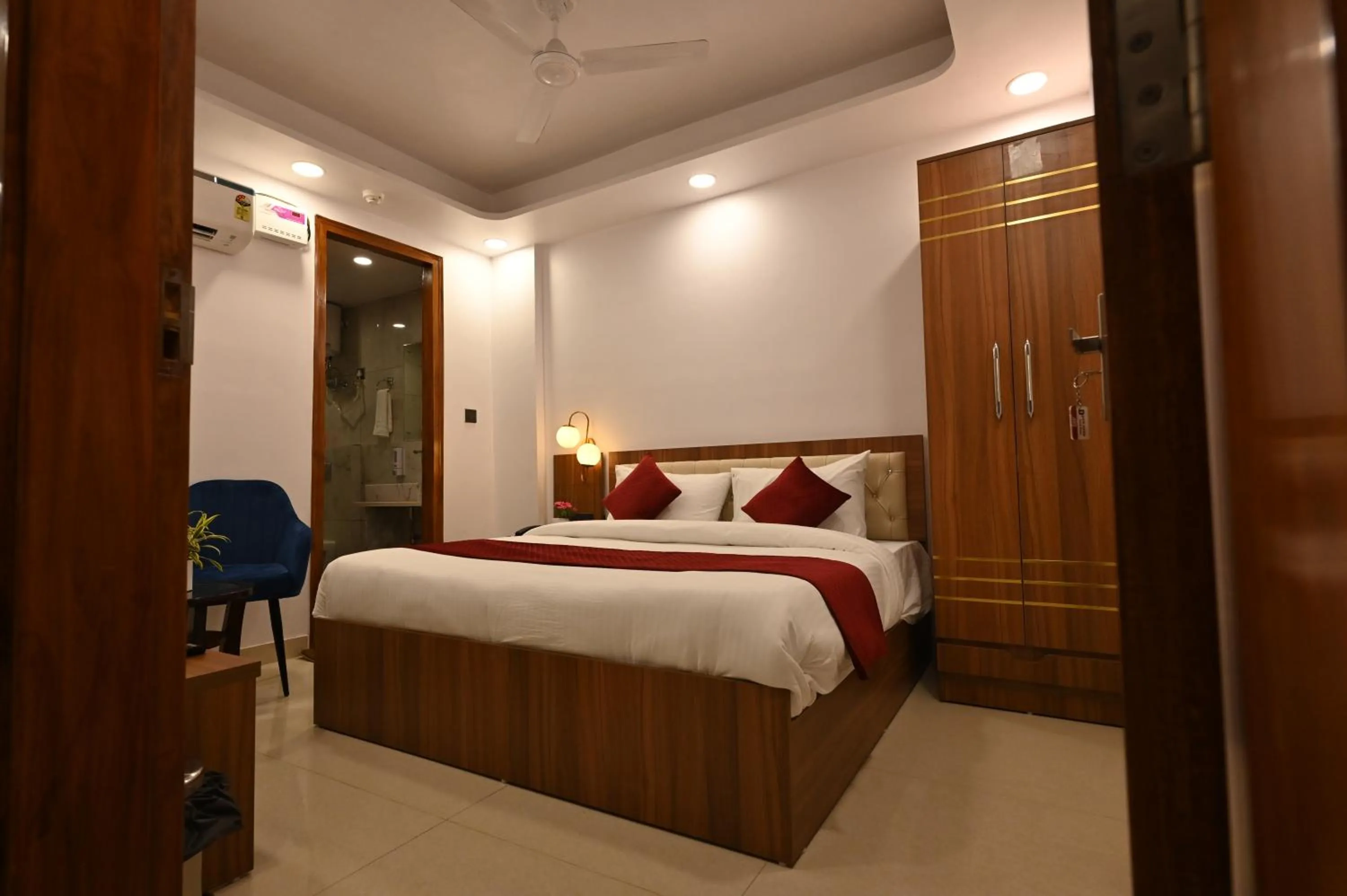 Bed in Hotel Down Town Paschim Vihar