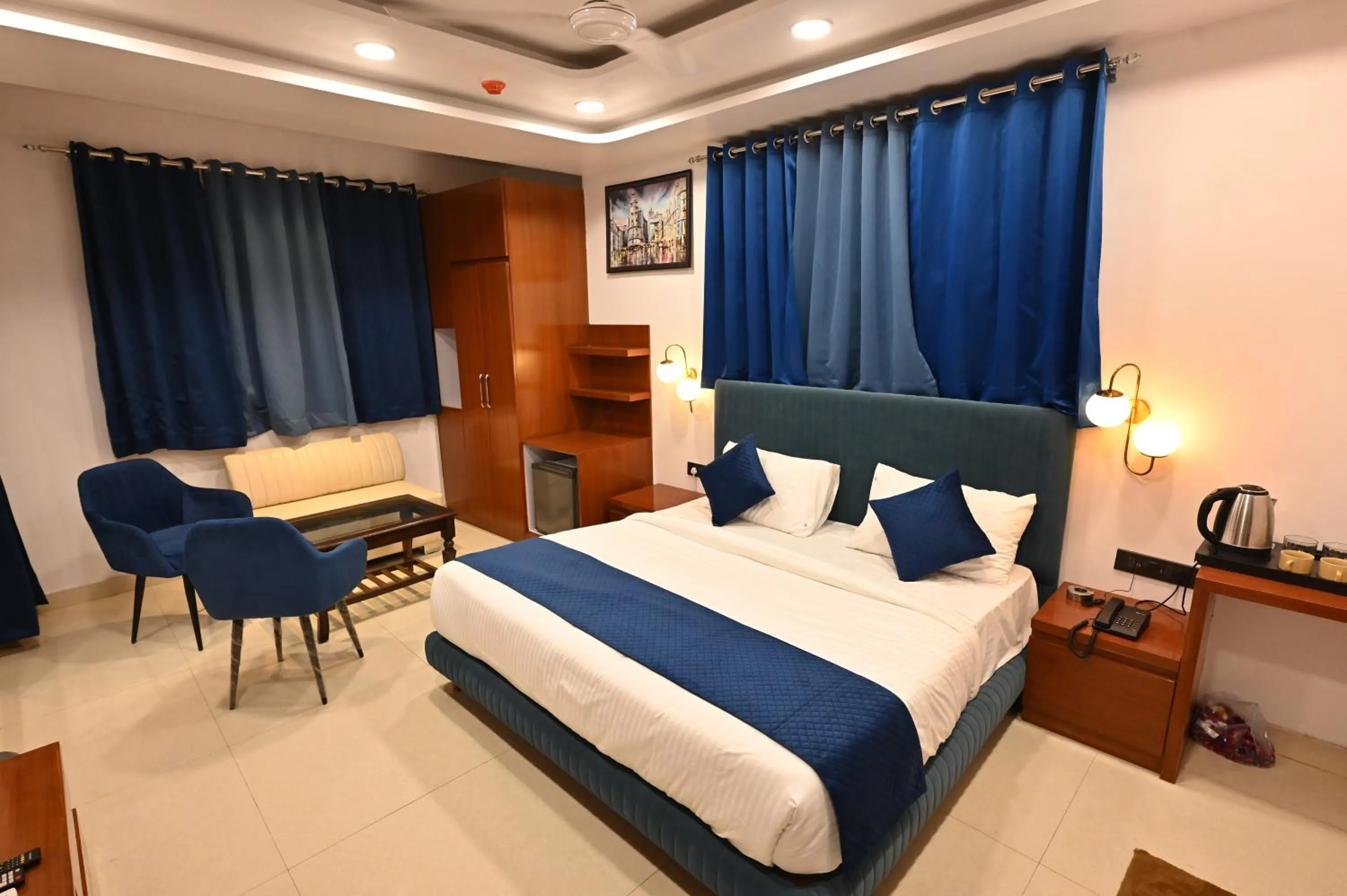 Bed in Hotel Down Town Paschim Vihar