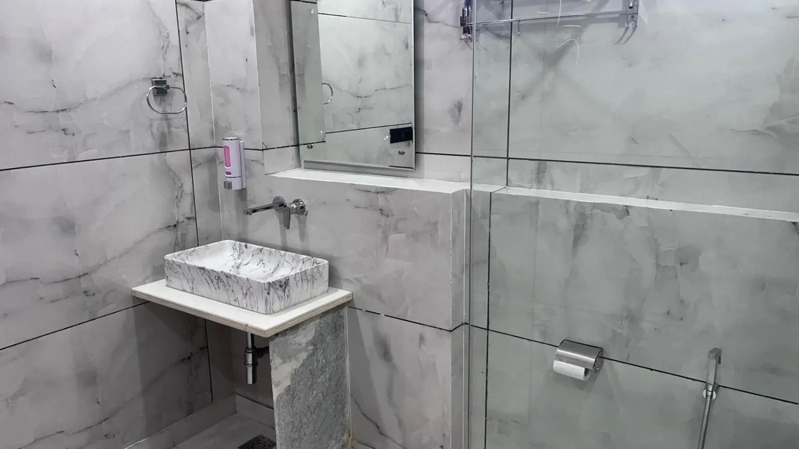 Bathroom in Hotel Down Town Paschim Vihar