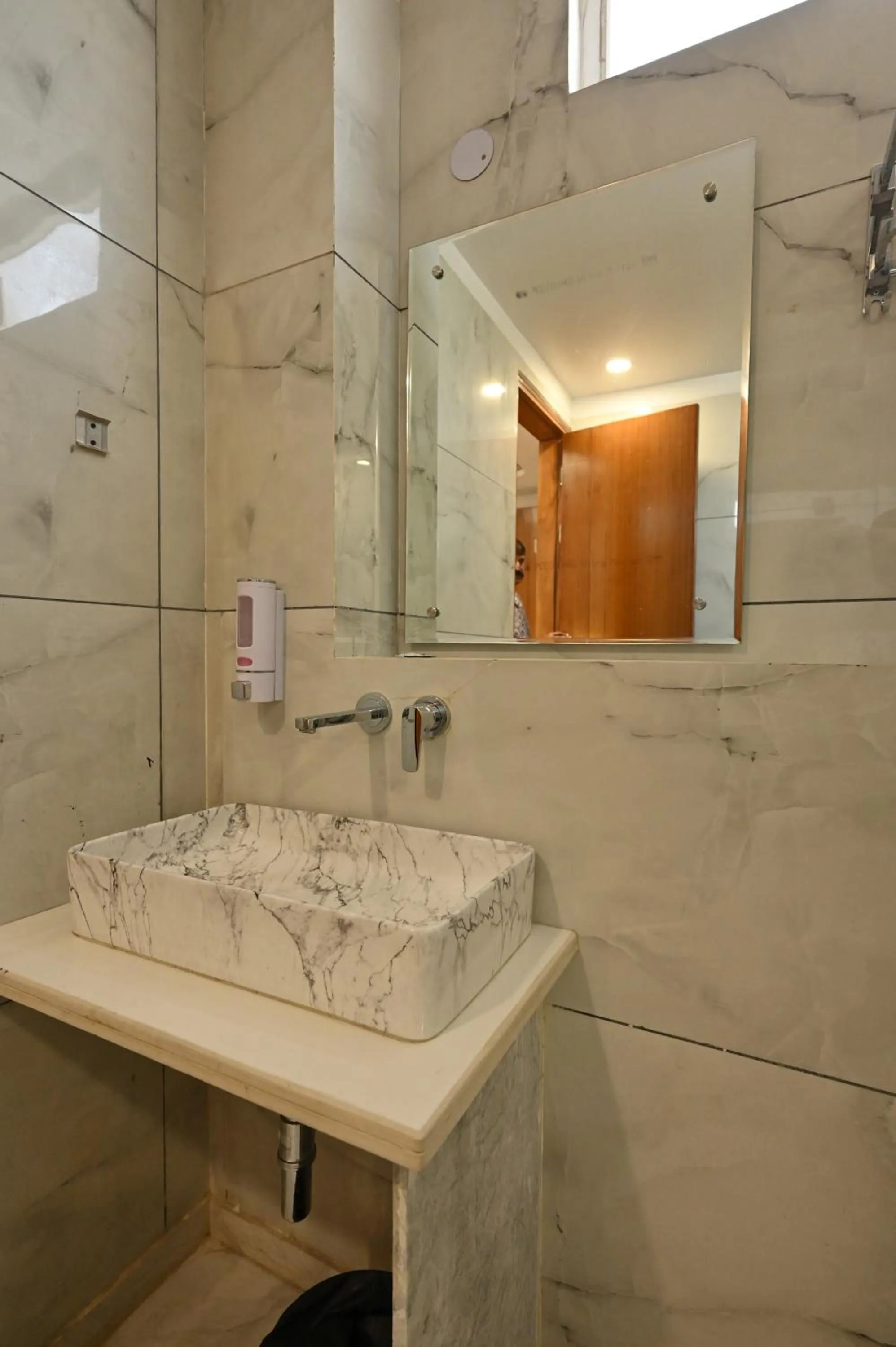 Hotel Down Town Paschim Vihar