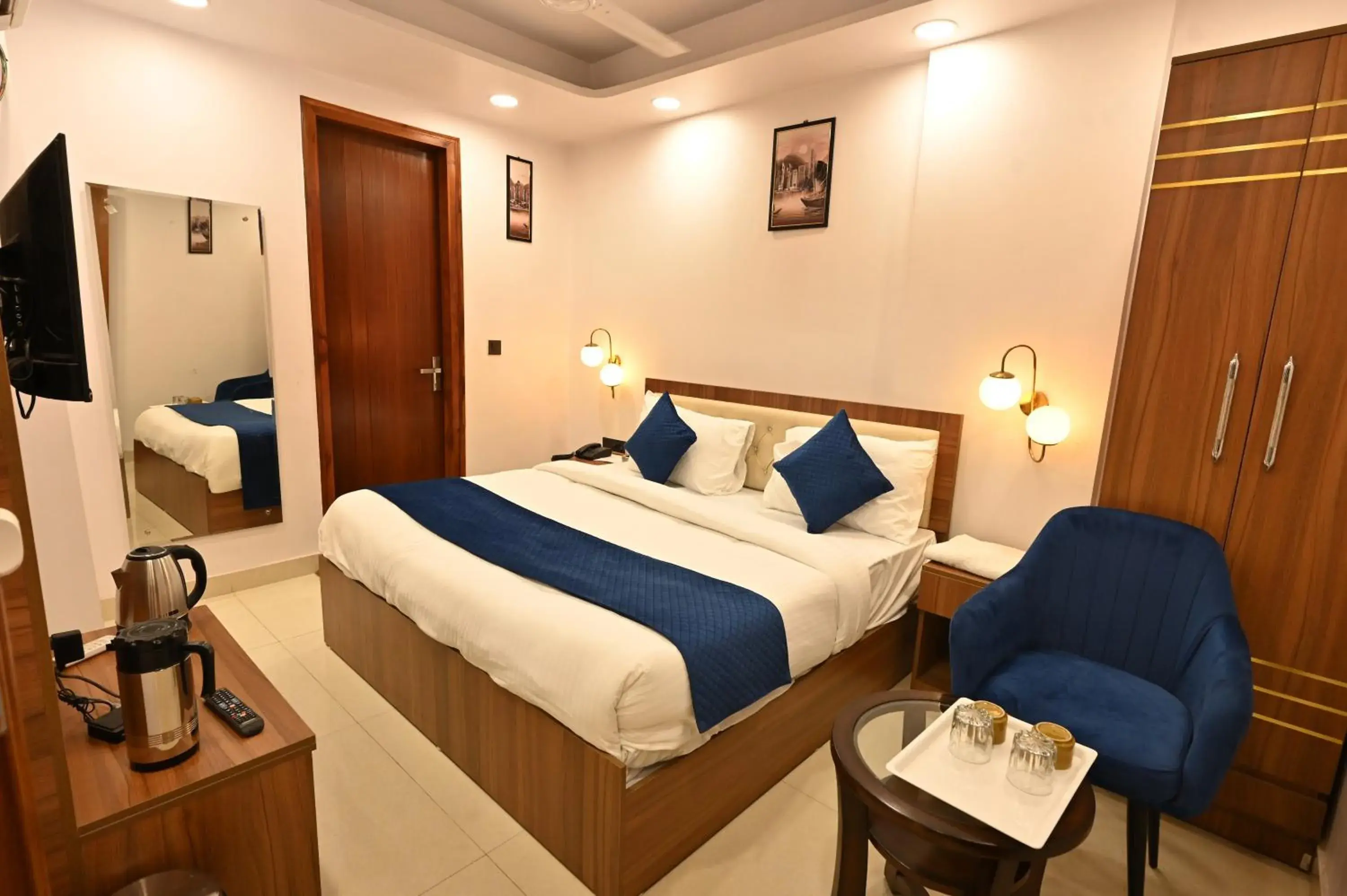 Deluxe Room in Hotel Down Town Paschim Vihar Deluxe Room in Hotel Down Town Paschim Vihar