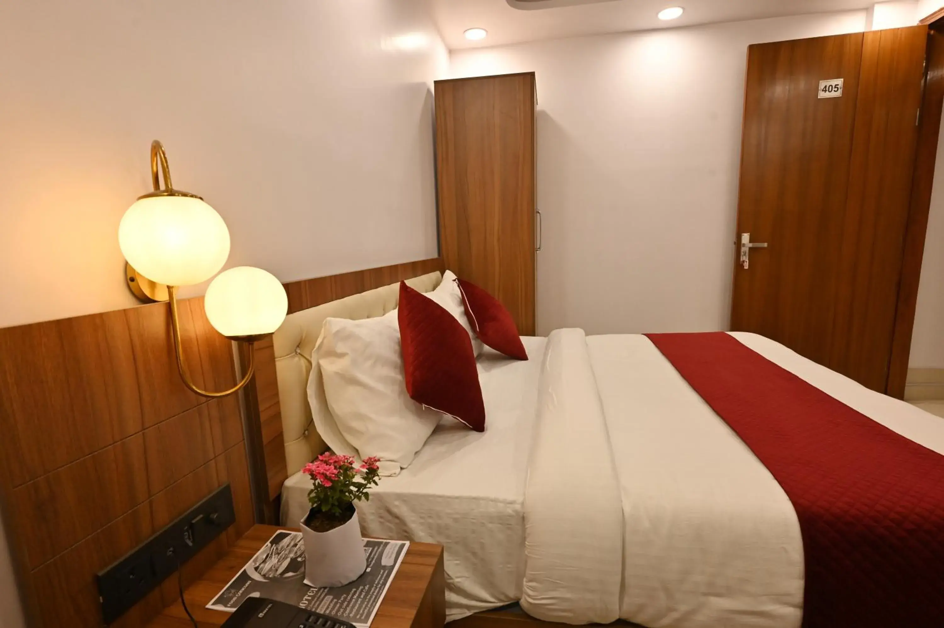 Bed in Hotel Down Town Paschim Vihar Bed in Hotel Down Town Paschim Vihar
