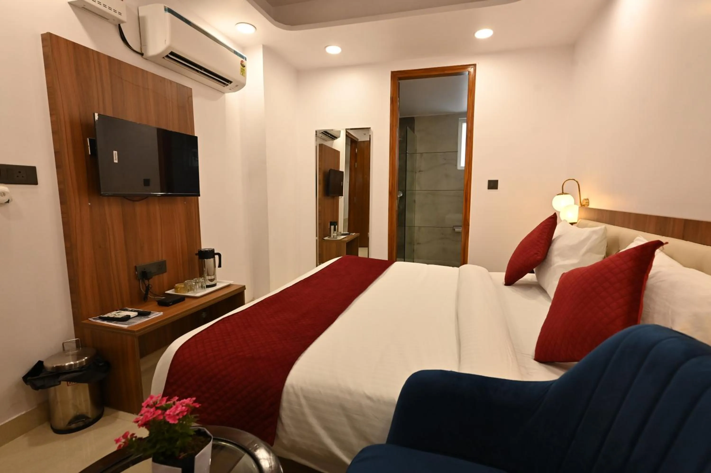 Bed in Hotel Down Town Paschim Vihar