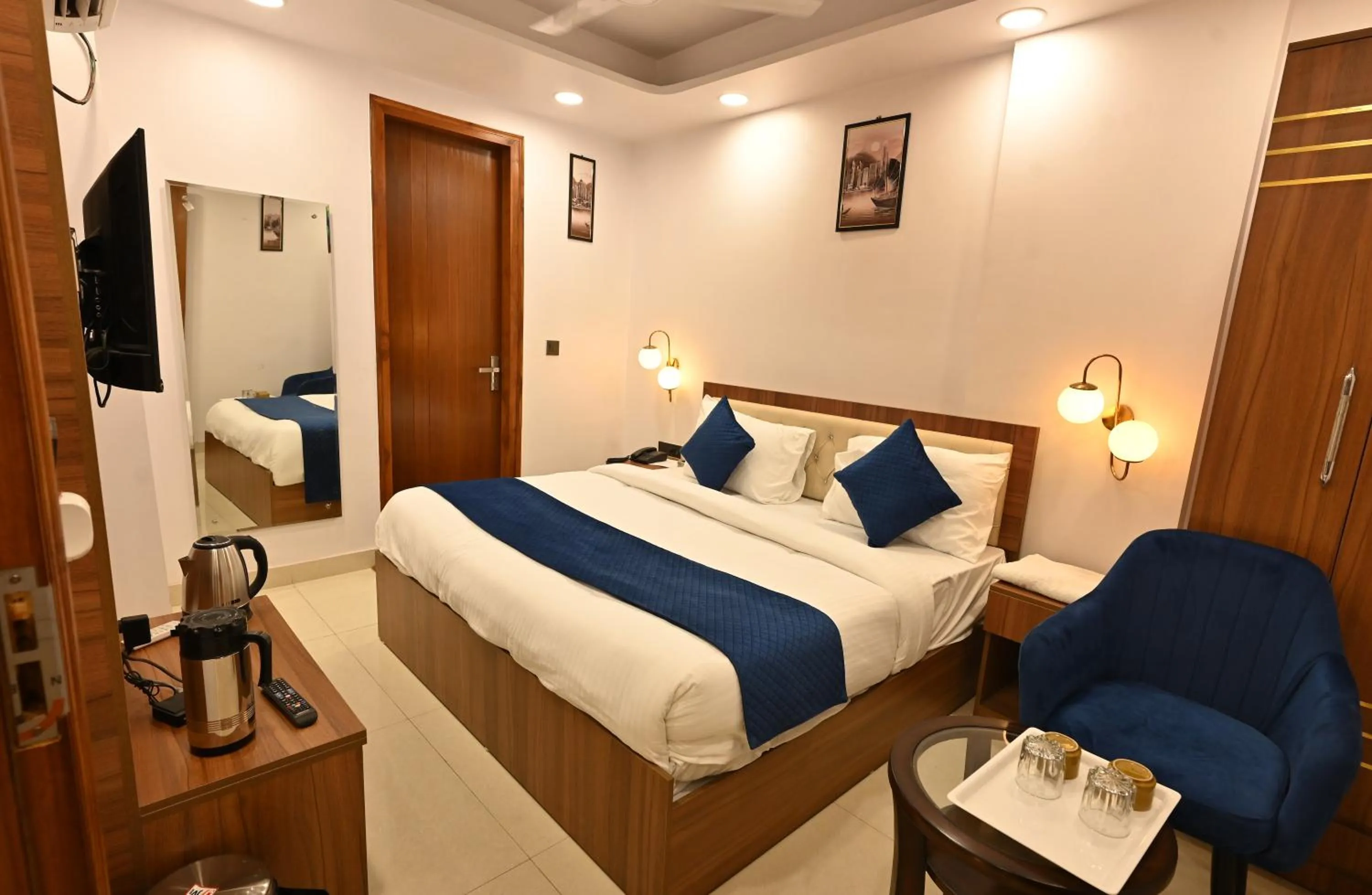 Bed in Hotel Down Town Paschim Vihar