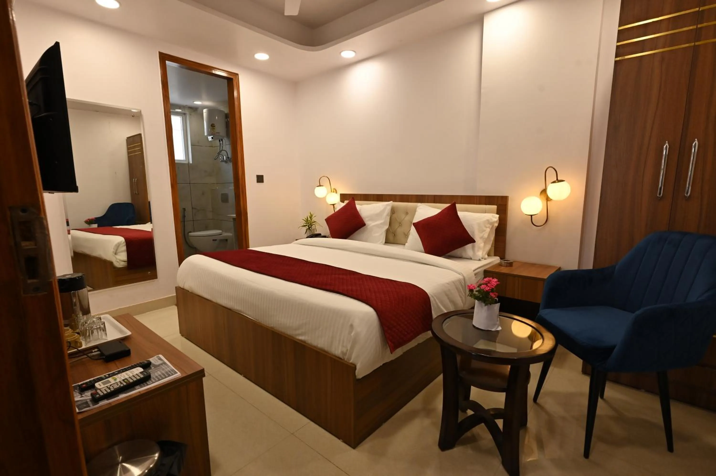 Bed in Hotel Down Town Paschim Vihar