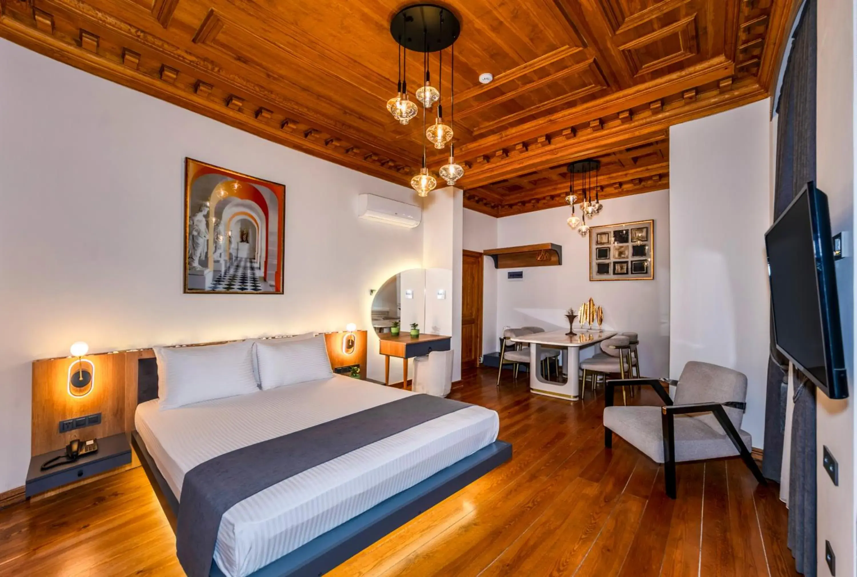 Photo of the whole room, Bed in Elmira Pera Hotel & - Special Class Photo of the whole room, Bed in Elmira Pera Hotel & - Special Class