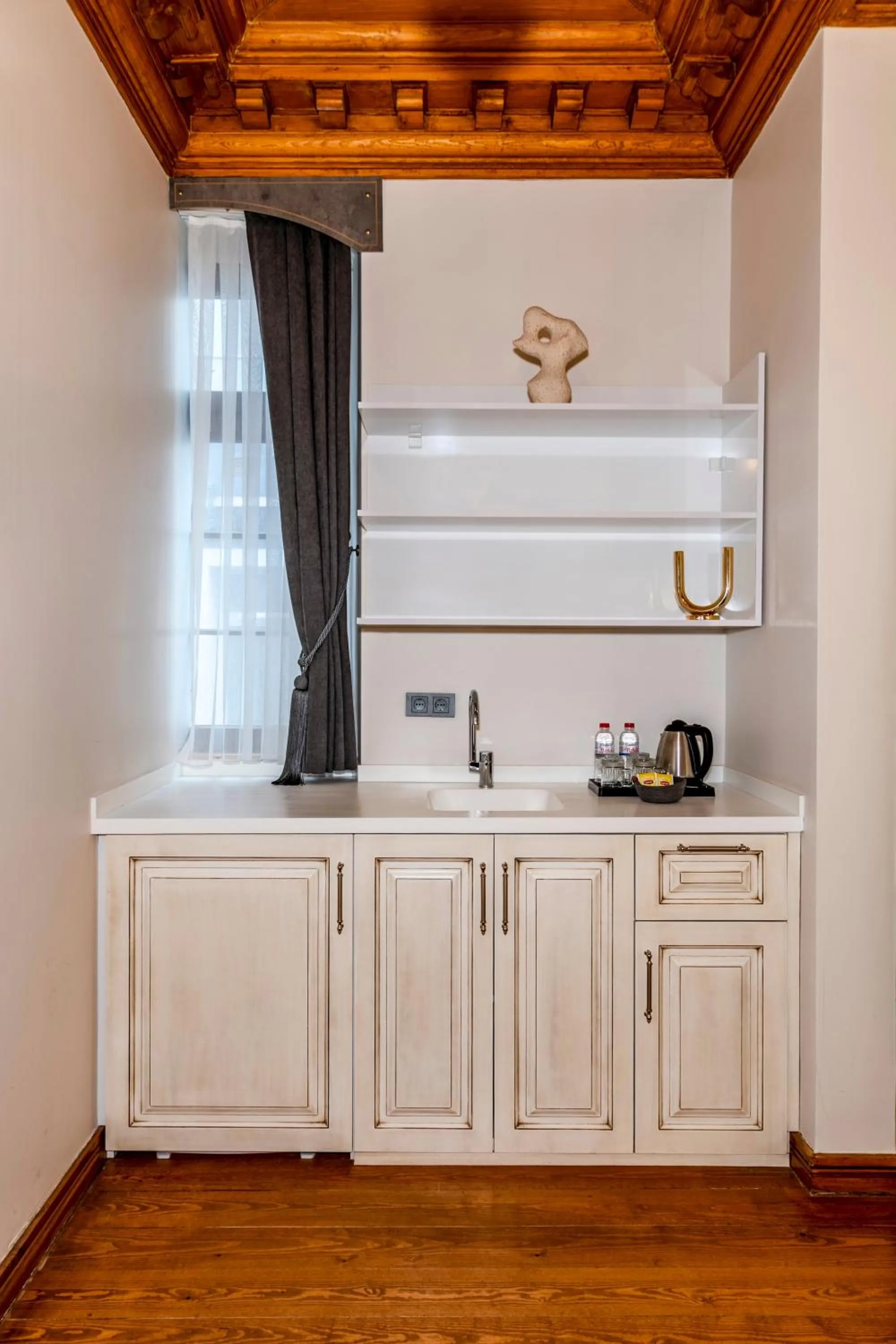 Photo of the whole room in Elmira Pera Hotel & - Special Class