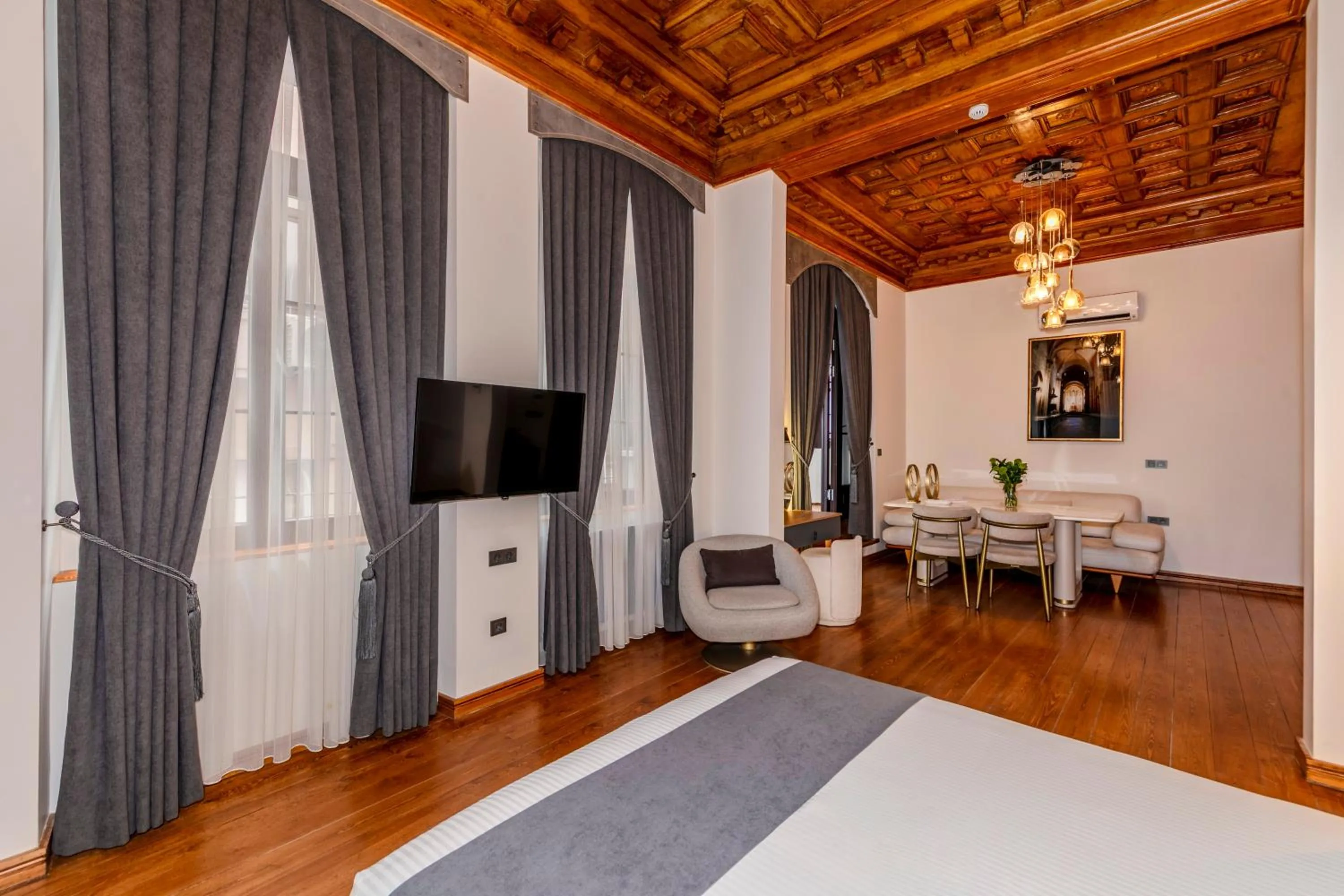 Photo of the whole room, Bed in Elmira Pera Hotel & - Special Class