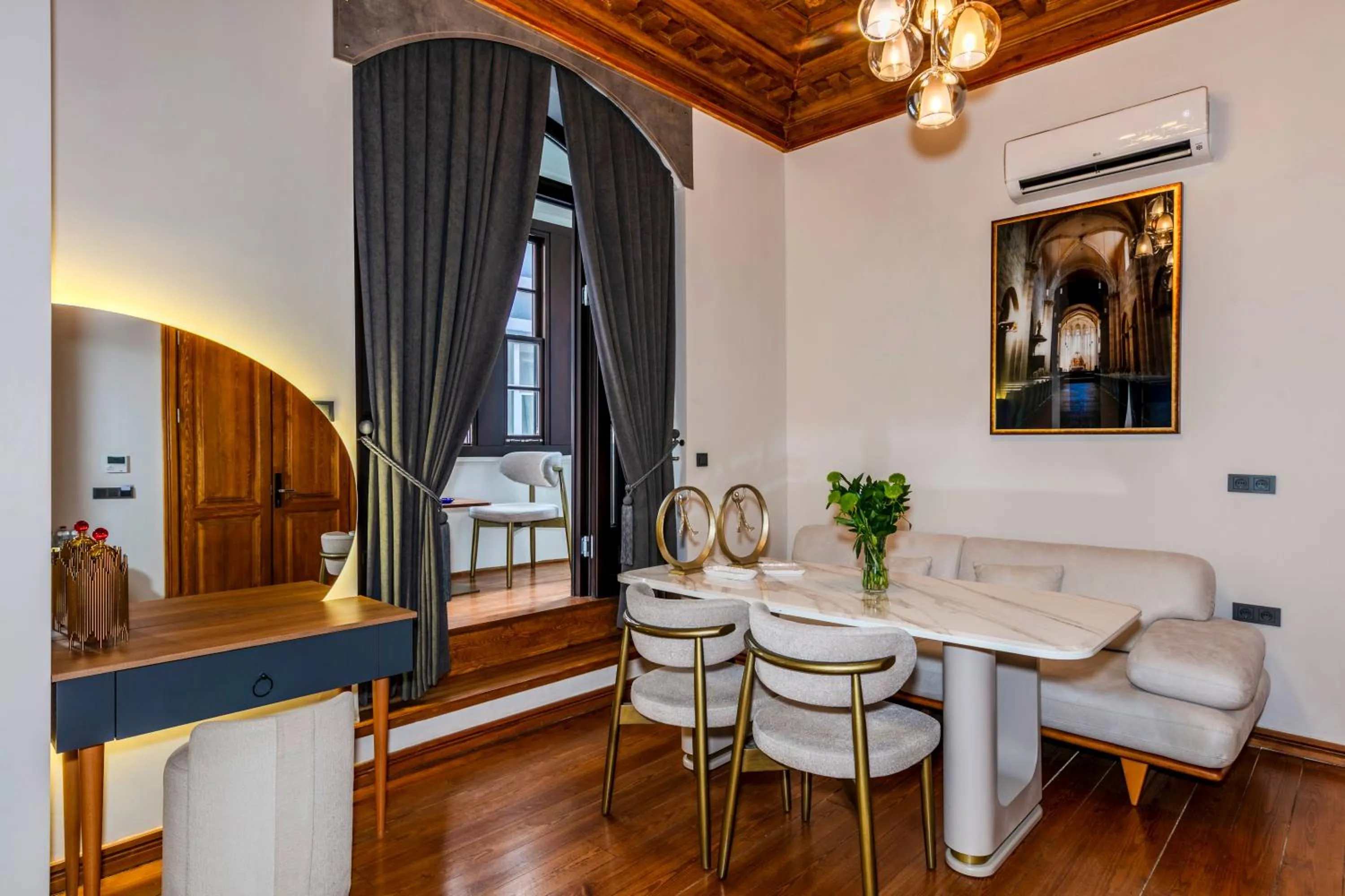 Photo of the whole room in Elmira Pera Hotel & - Special Class