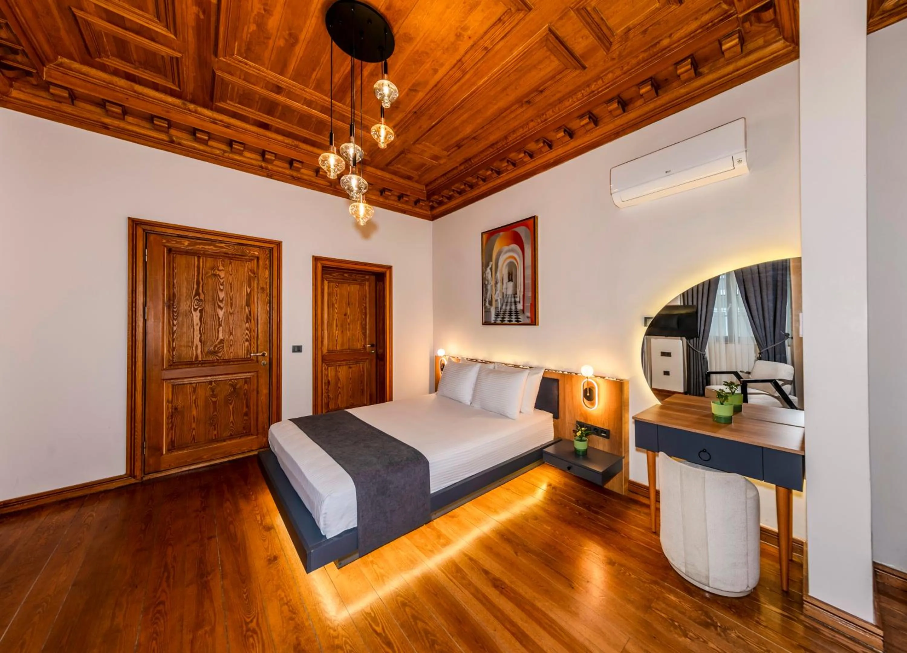 Photo of the whole room, Bed in Elmira Pera Hotel & - Special Class